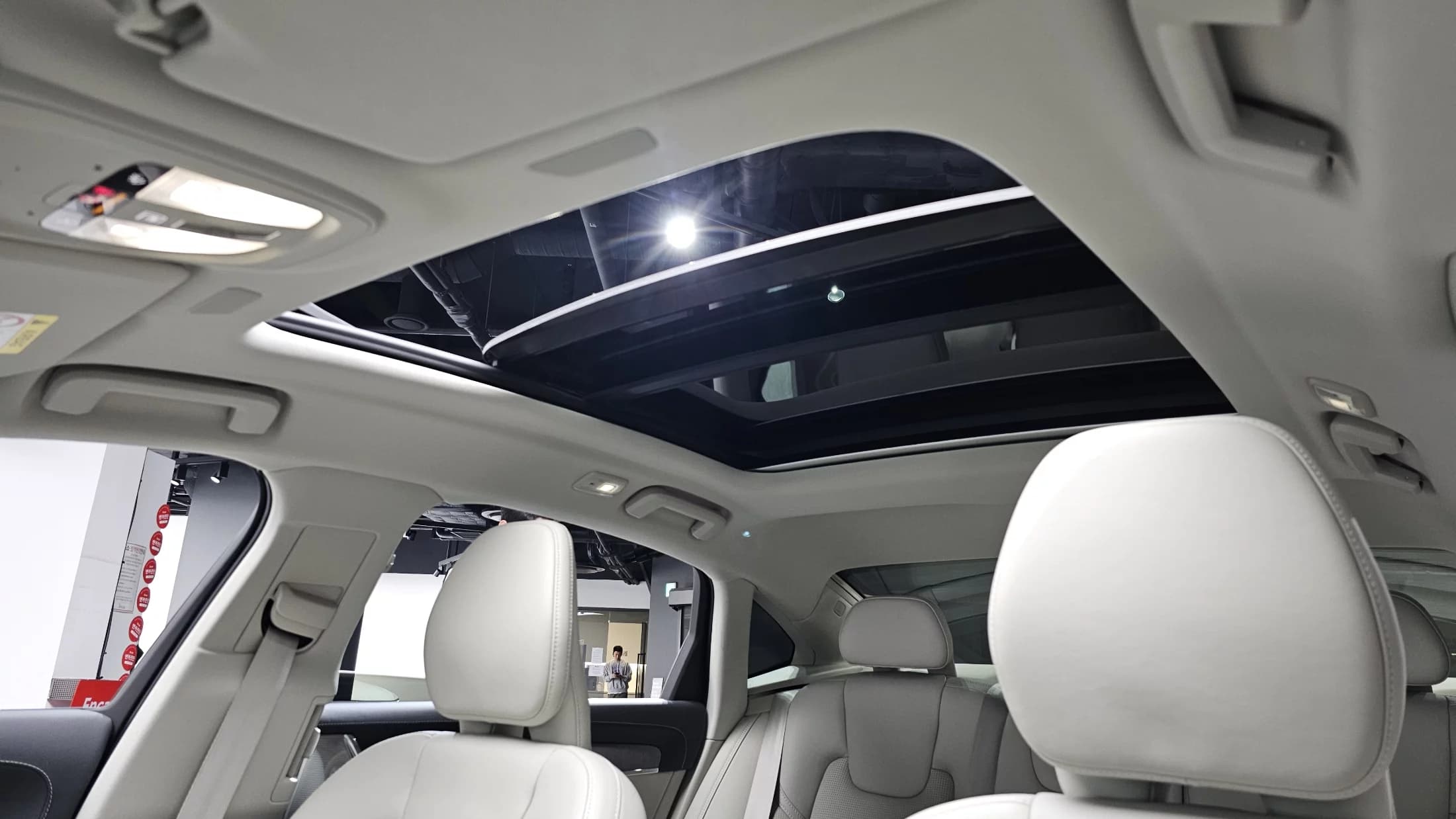 Volvo S90 B6 AWD Ultimate Bright, 2023 г. 48057 км. — фото 17