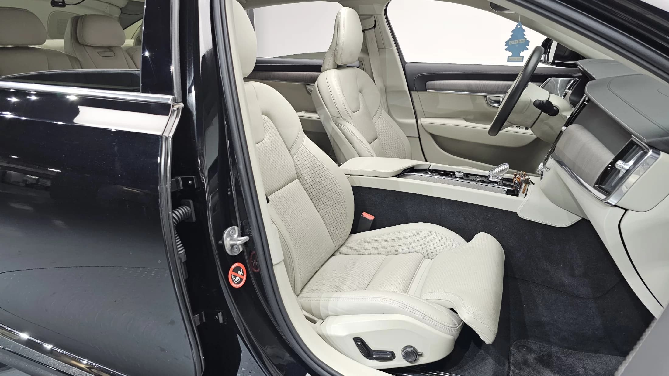Volvo S90 B6 AWD Ultimate Bright, 2023 г. 48057 км. — фото 9