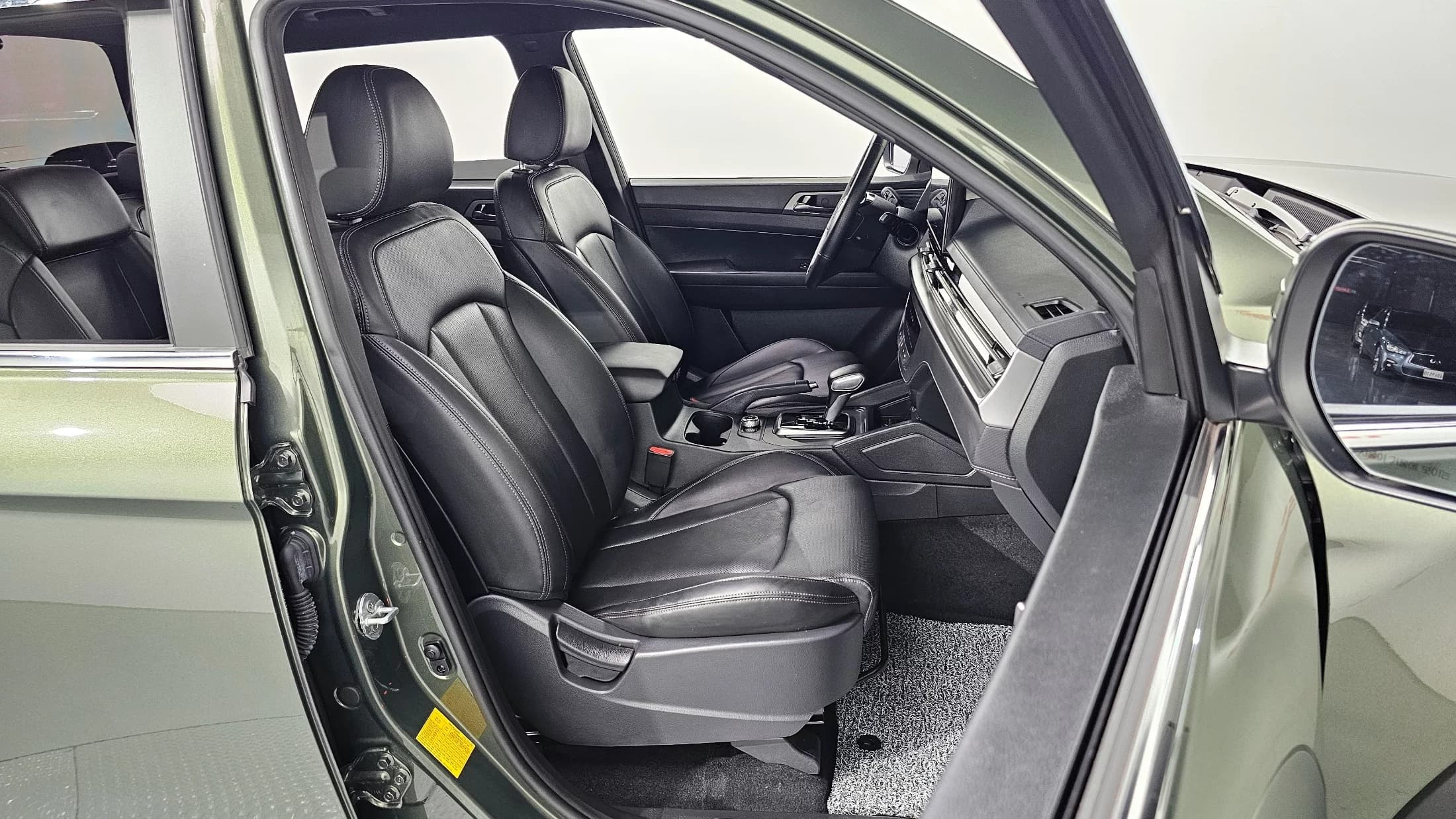 SsangYong Rexton Diesel 2.2 4WD Culman Prestige, 2023 г. 30500 км. — фото 12