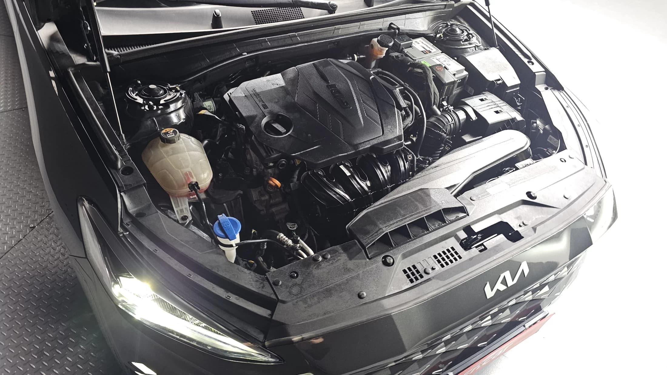 Kia K8 2.5 Gasoline 2WD Noblesse, 2022 г. 109394 км. — фото 6
