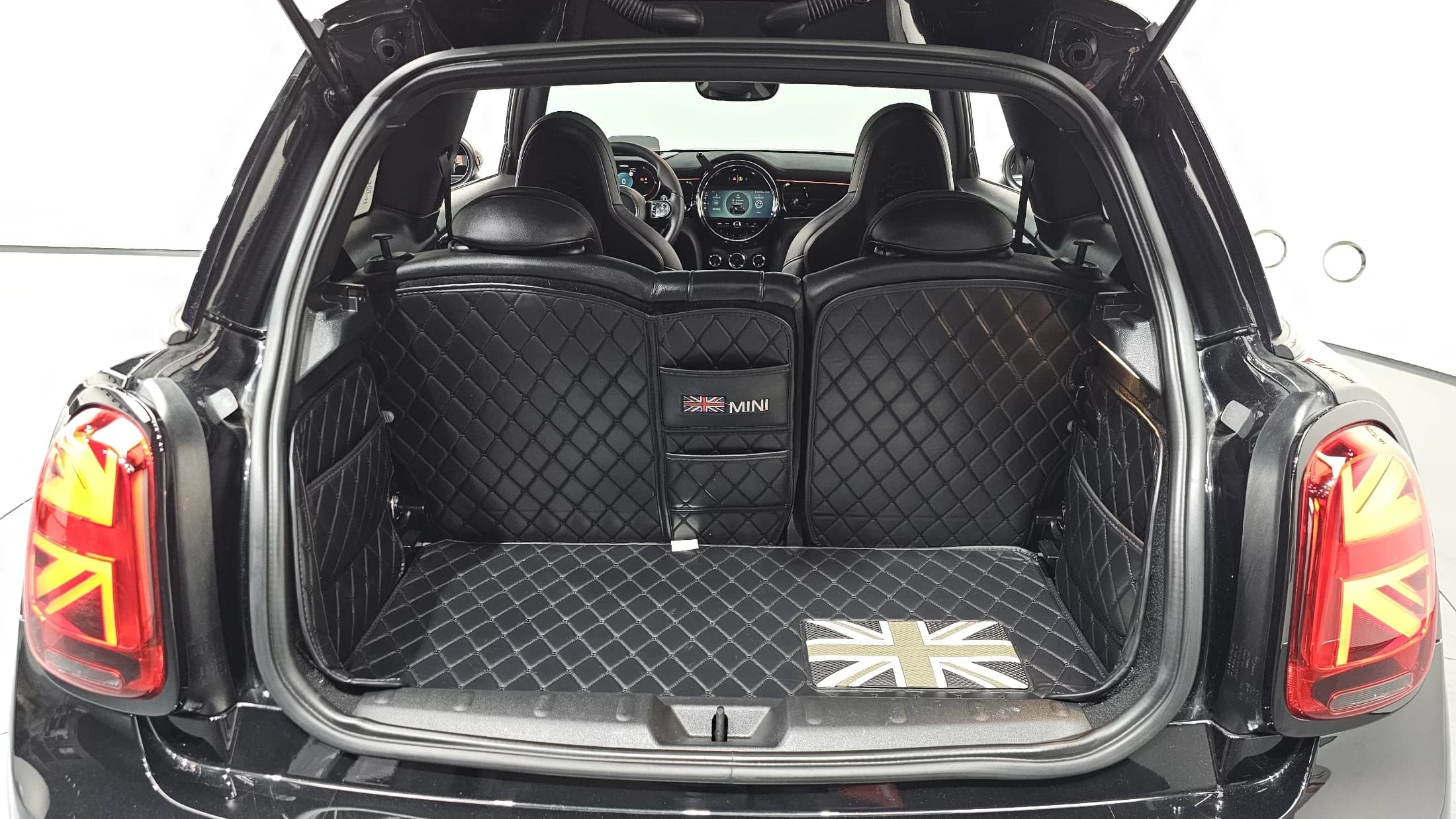 MINI Cooper JCW Pat Moss Edition 3rd, 2022 г. 39084 км. — фото 20