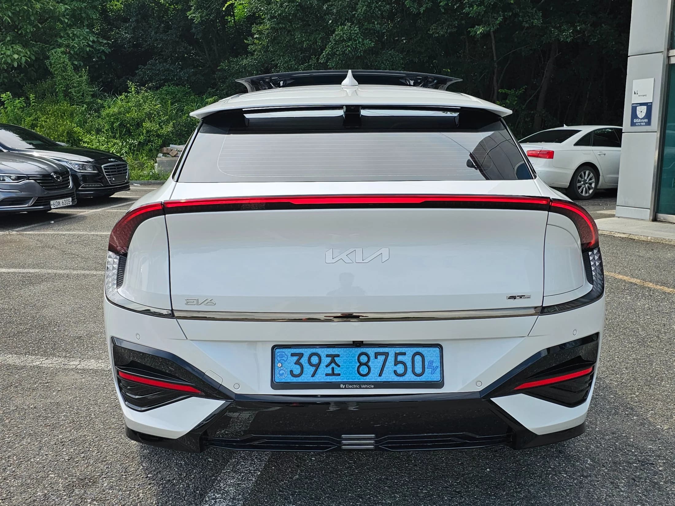Kia EV6 Long Range 2WD GT Line, электромобиль, 2024 г. 5653 км. — фото 4