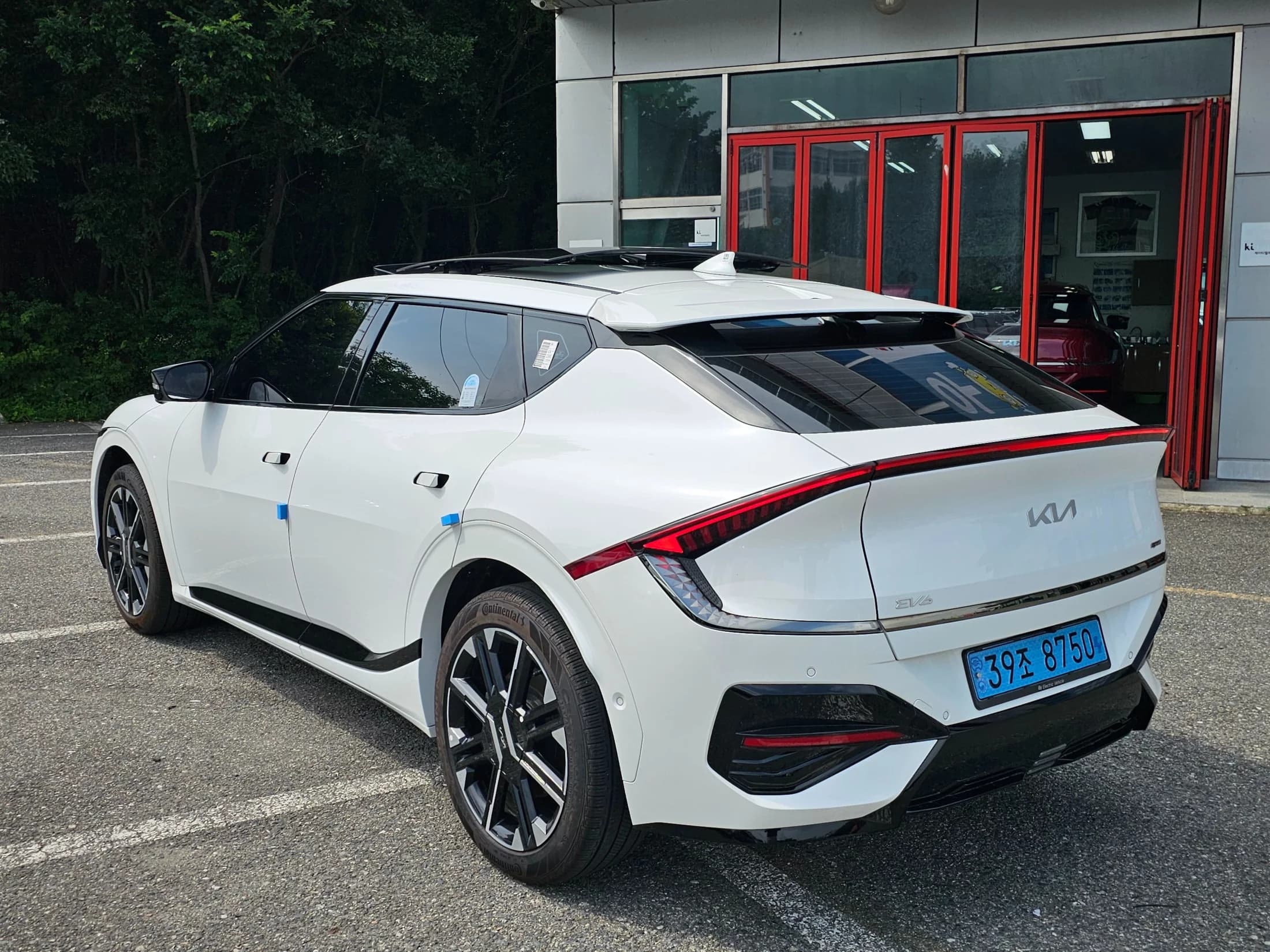 Kia EV6 Long Range 2WD GT Line, электромобиль, 2024 г. 5653 км. — фото 6