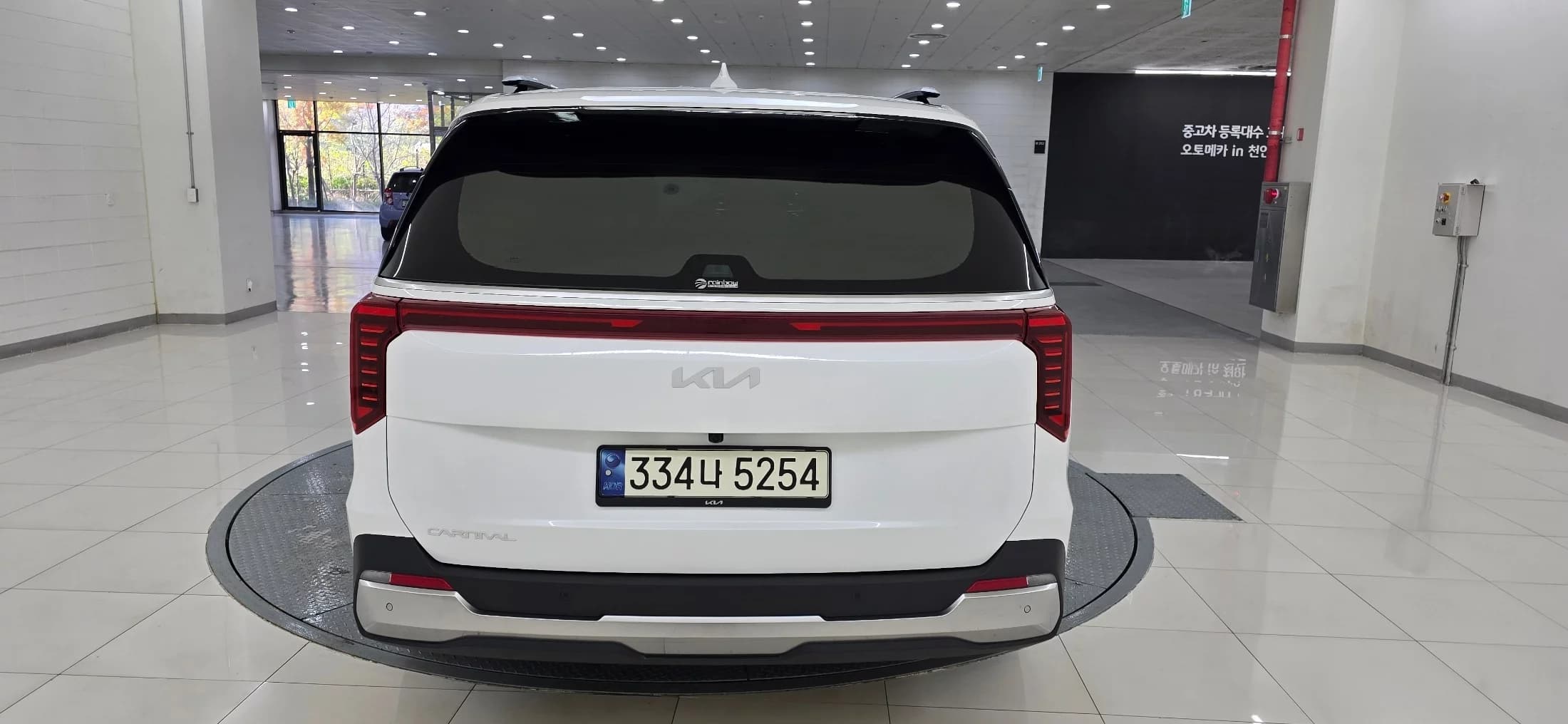 Kia Carnival 9-Seater Noblesse, 2024 г. 32062 км. — фото 4