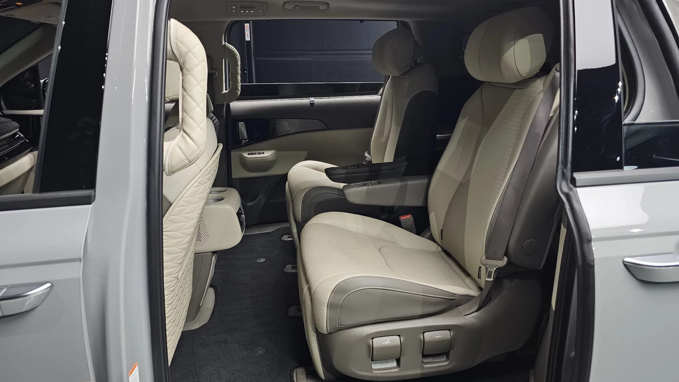 Kia Carnival Gasoline 7-Seater Gravity, 2024 г. 20639 км. — фото 12