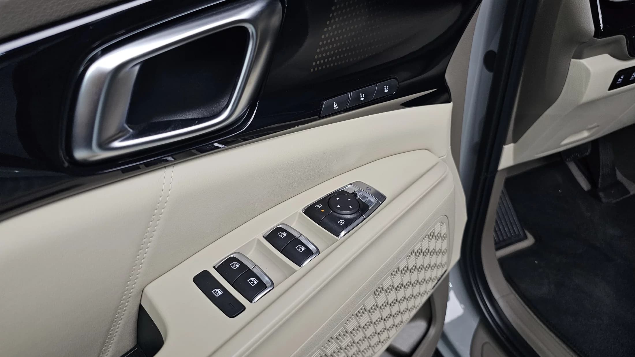 Kia Carnival Gasoline 7-Seater Gravity, 2024 г. 20639 км. — фото 17