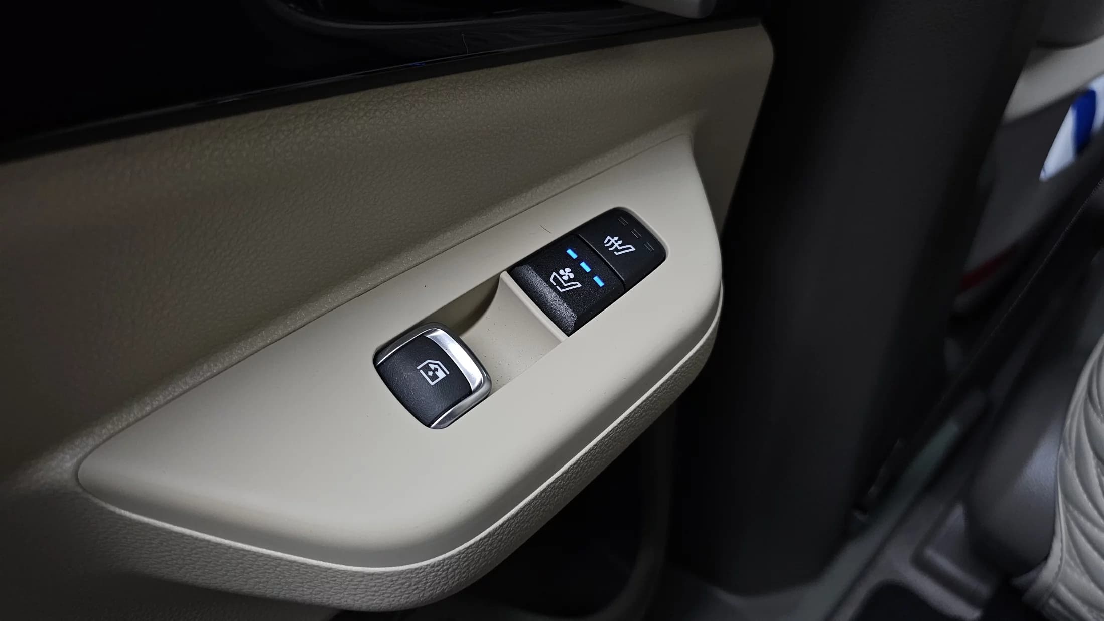 Kia Carnival Gasoline 7-Seater Gravity, 2024 г. 20639 км. — фото 18