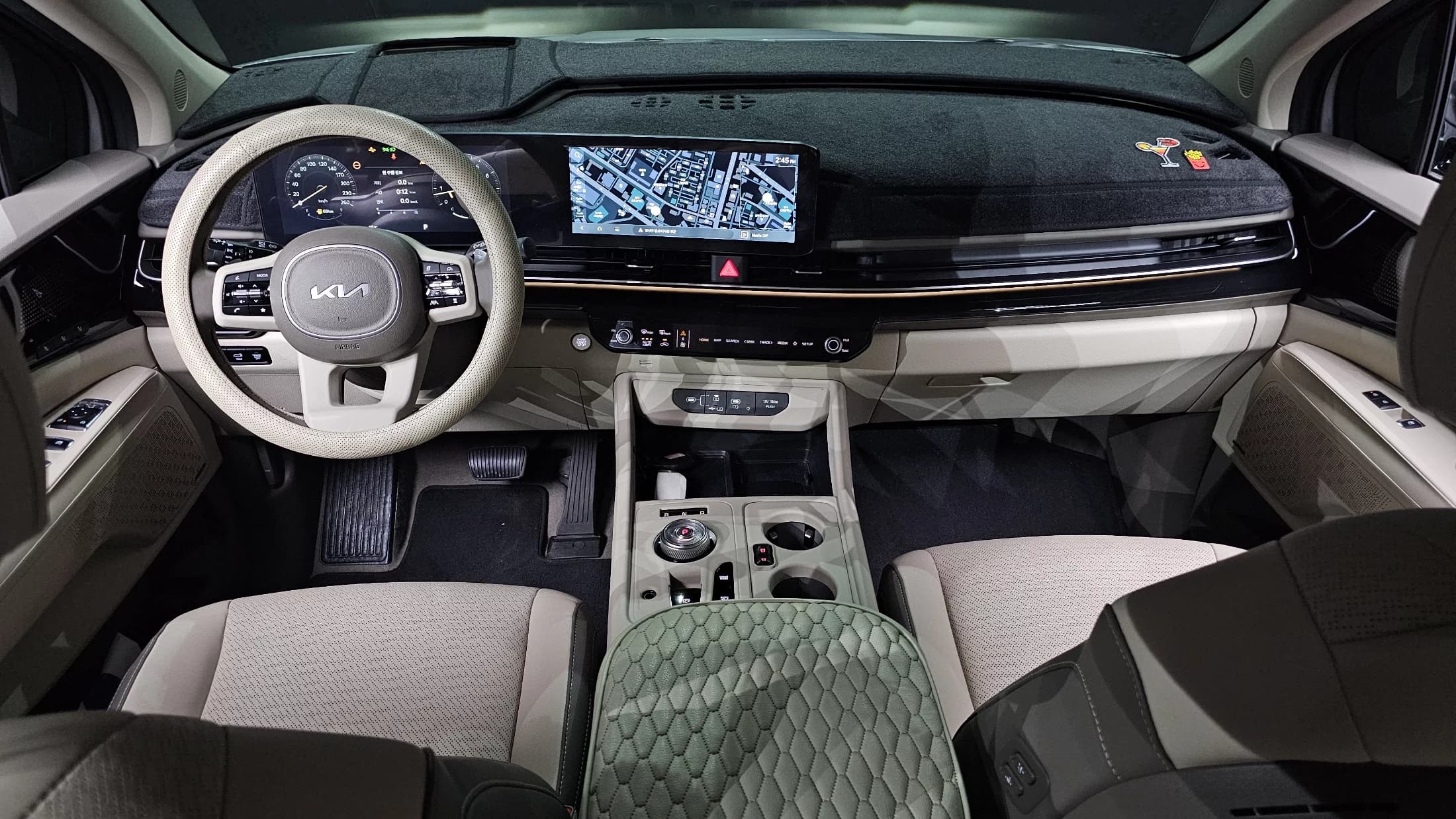 Kia Carnival Gasoline 7-Seater Gravity, 2024 г. 20639 км. — фото 7