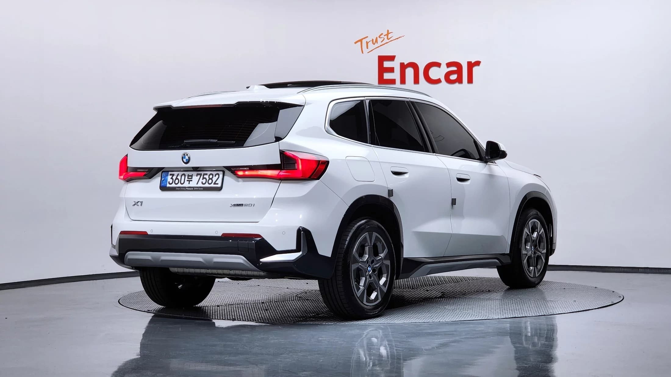 BMW X1 xDrive 20i xLine, 2024 г. 6125 км. — фото 2