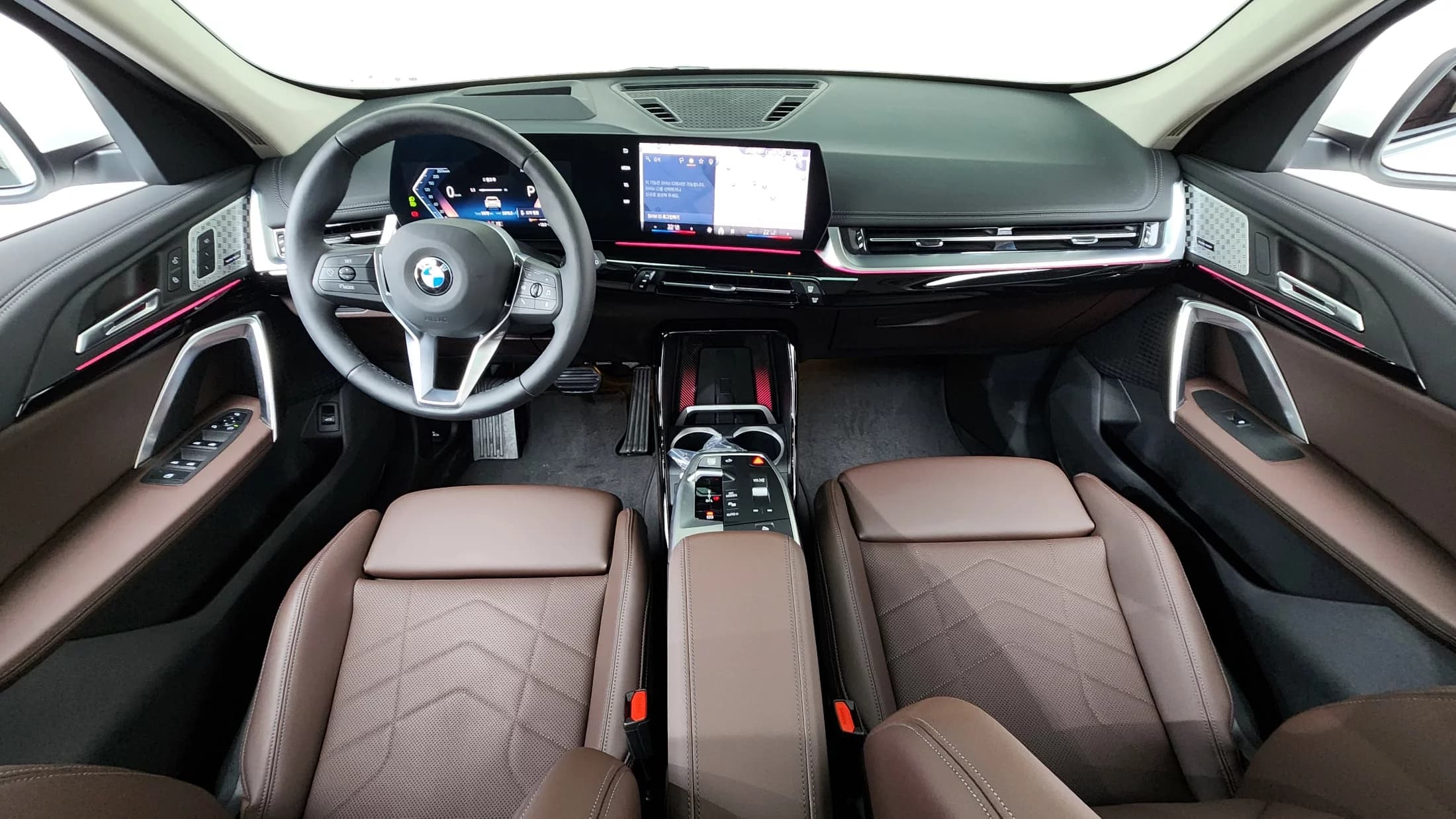 BMW X1 xDrive 20i xLine, 2024 г. 6125 км. — фото 7
