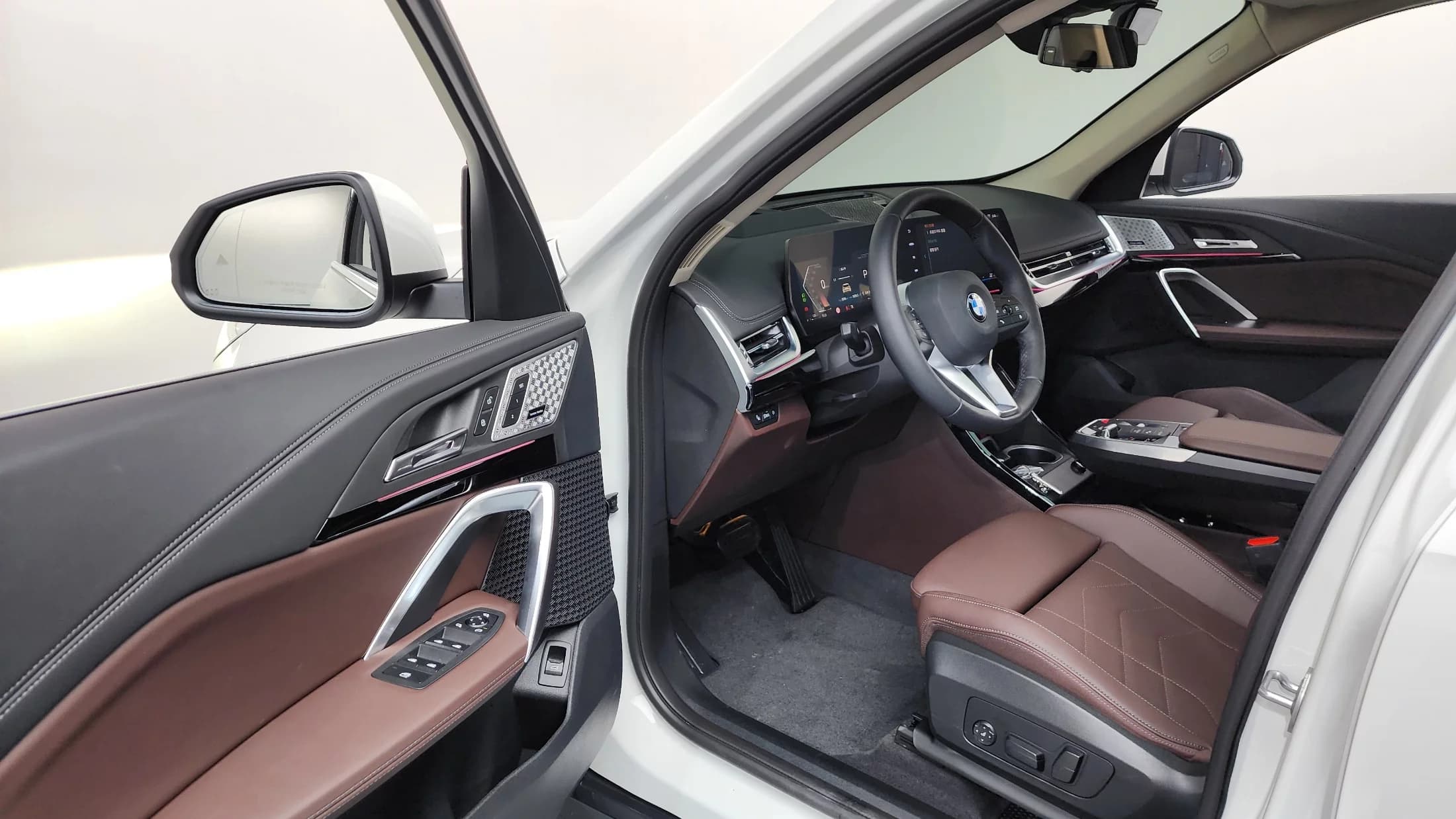 BMW X1 xDrive 20i xLine, 2024 г. 6125 км. — фото 10