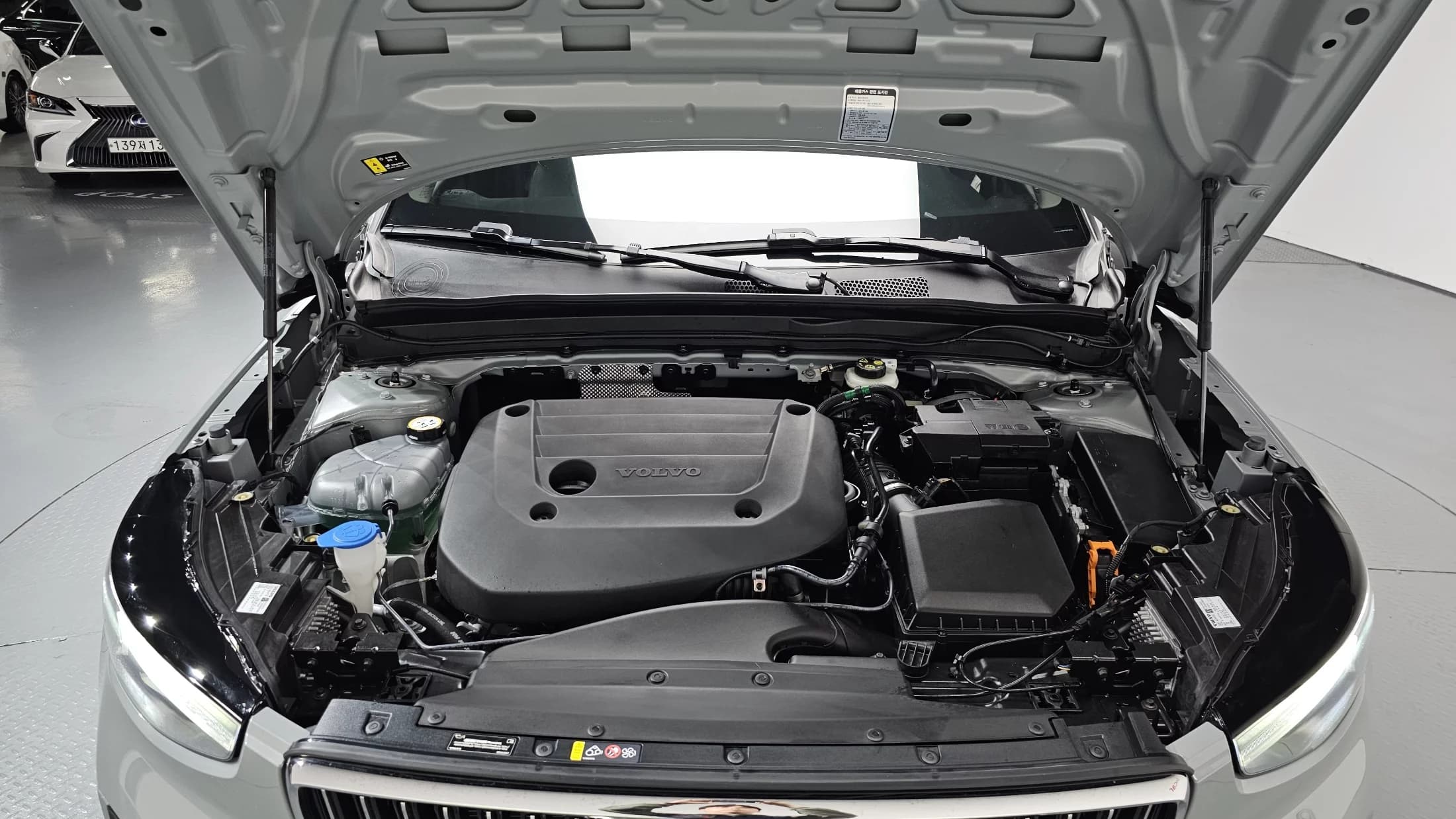 Volvo XC40 B4 Ultra Bright, 2024 г. 7908 км. — фото 6