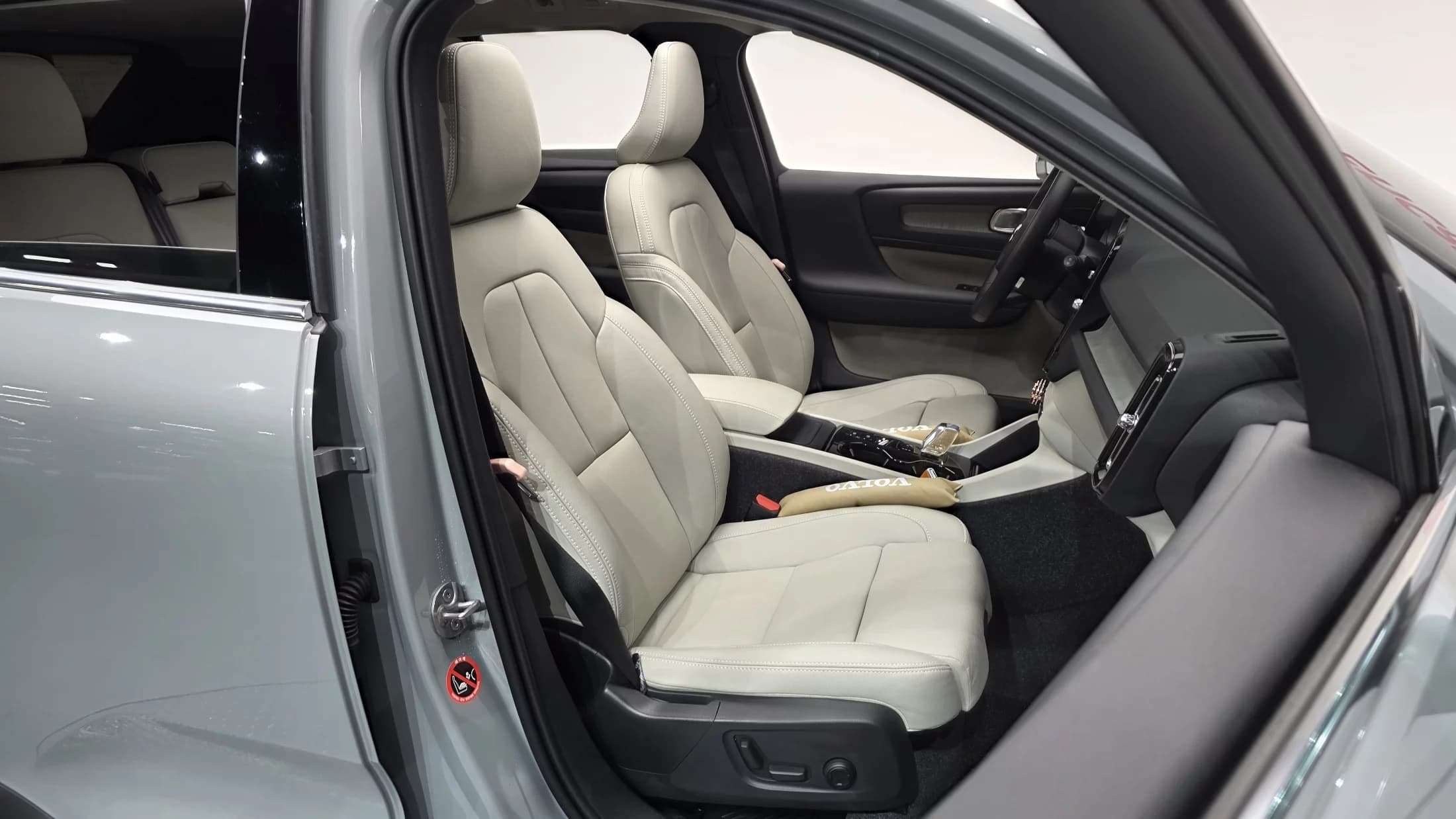 Volvo XC40 B4 Ultra Bright, 2024 г. 7908 км. — фото 10