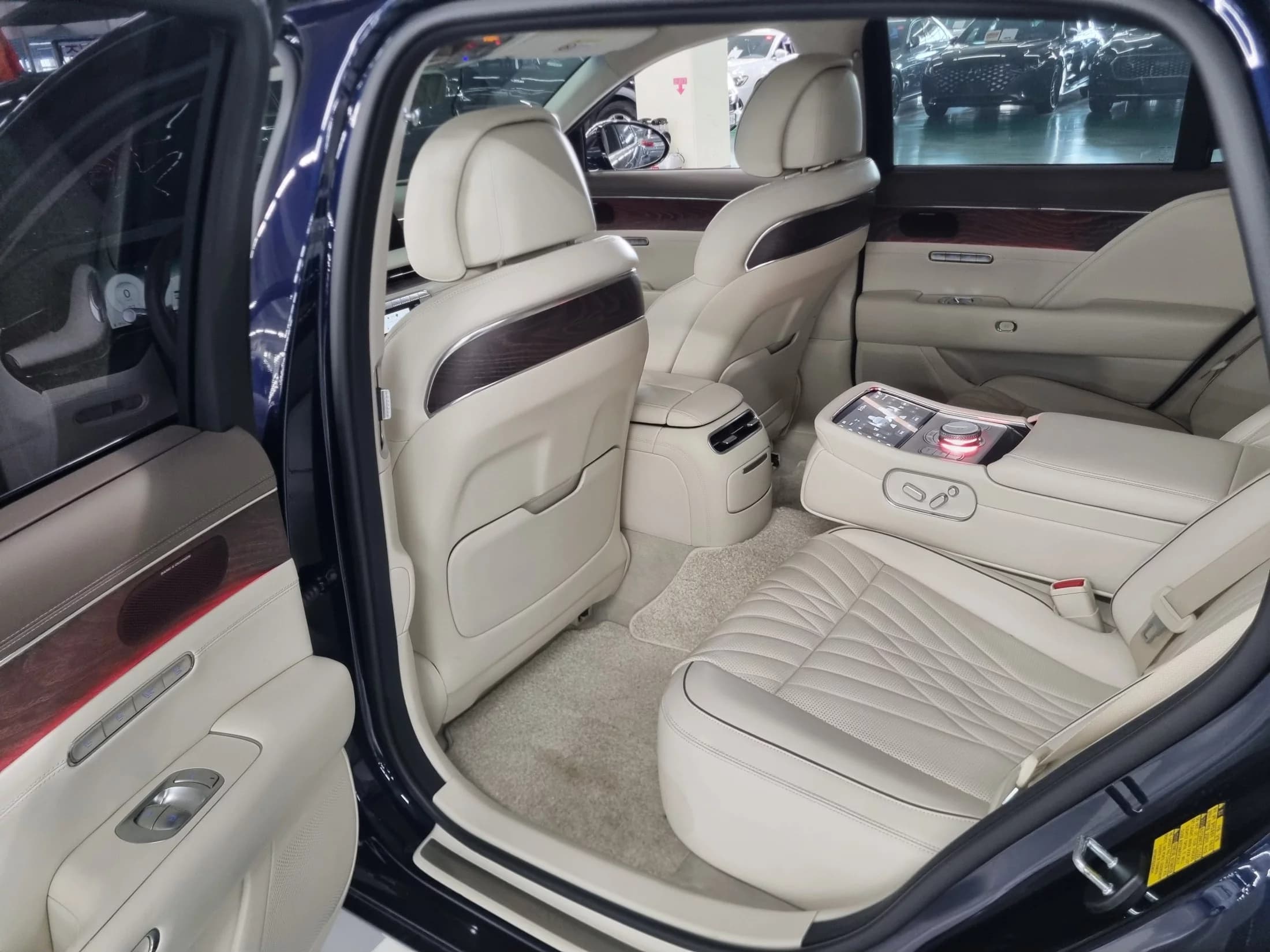 Genesis G90 Gasoline 3.5 Turbo AWD, 2022 г. 74726 км. — фото 8
