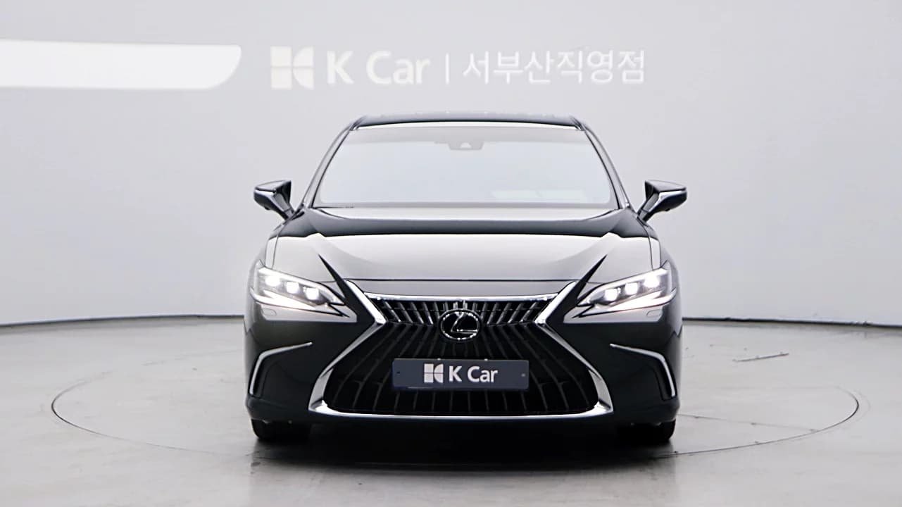 Lexus ES300h Executive, гибрид, 2023 г. 18699 км. — фото 3