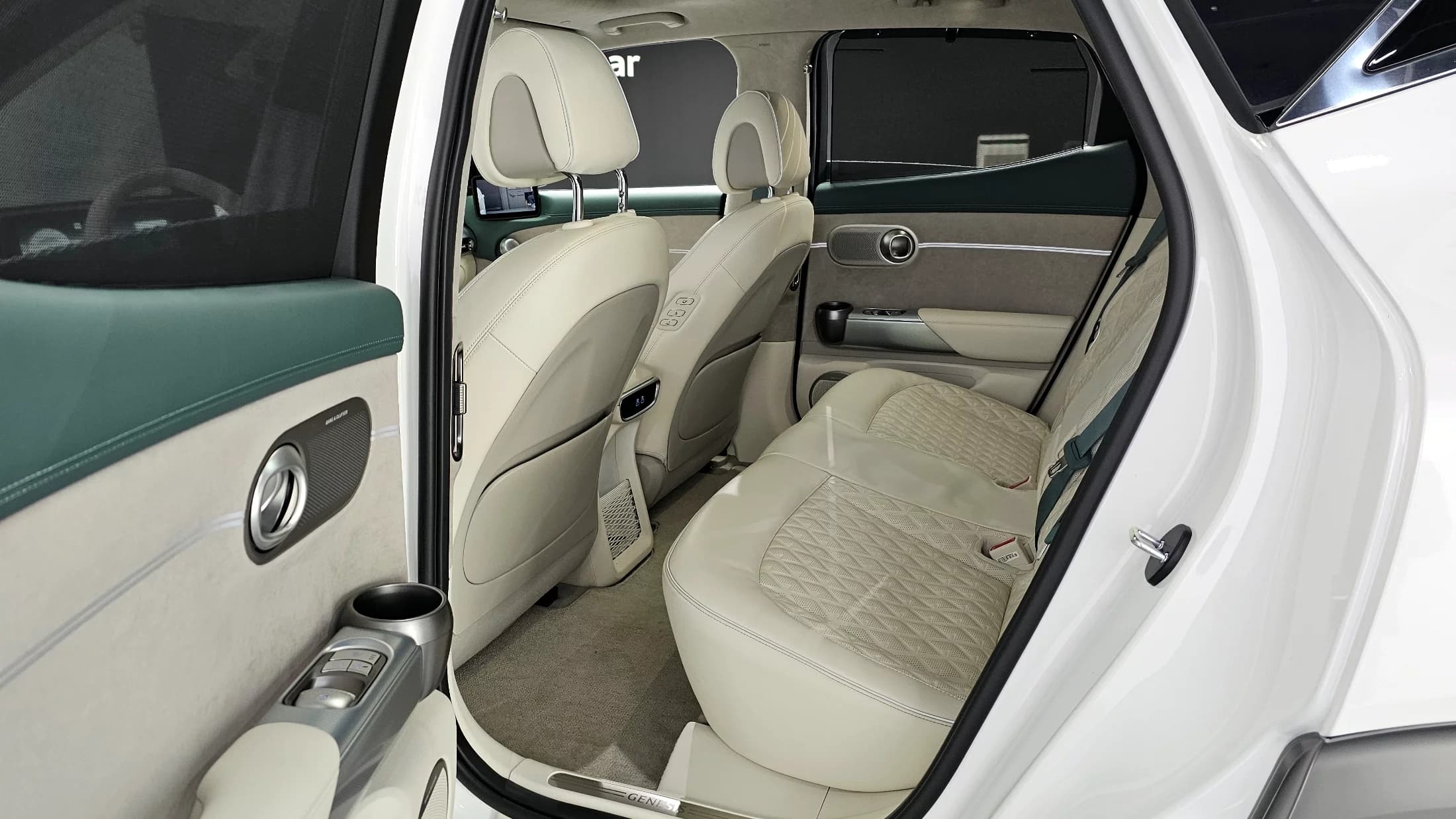 Genesis GV60 Standard AWD, электромобиль, 2025 г. 7150 км. — фото 11