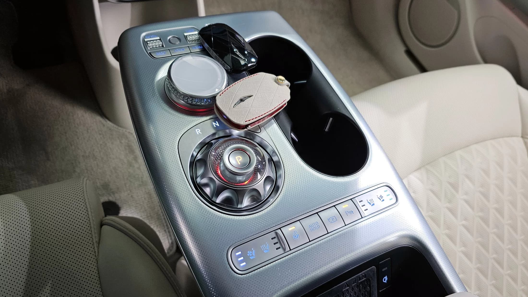 Genesis GV60 Standard AWD, электромобиль, 2025 г. 7150 км. — фото 9