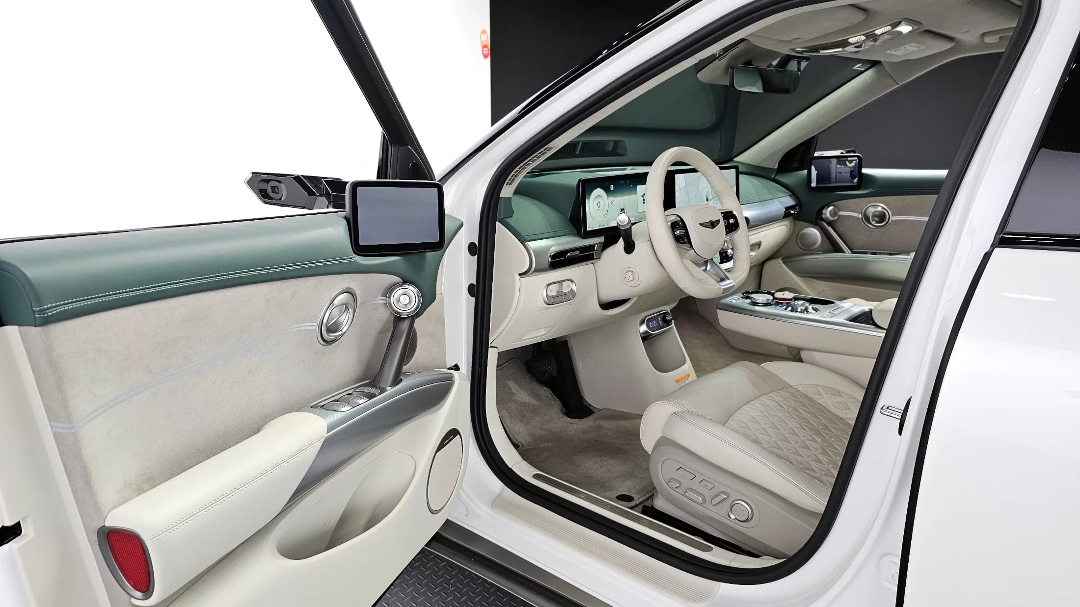 Genesis GV60 Standard AWD, электромобиль, 2025 г. 7150 км. — фото 10