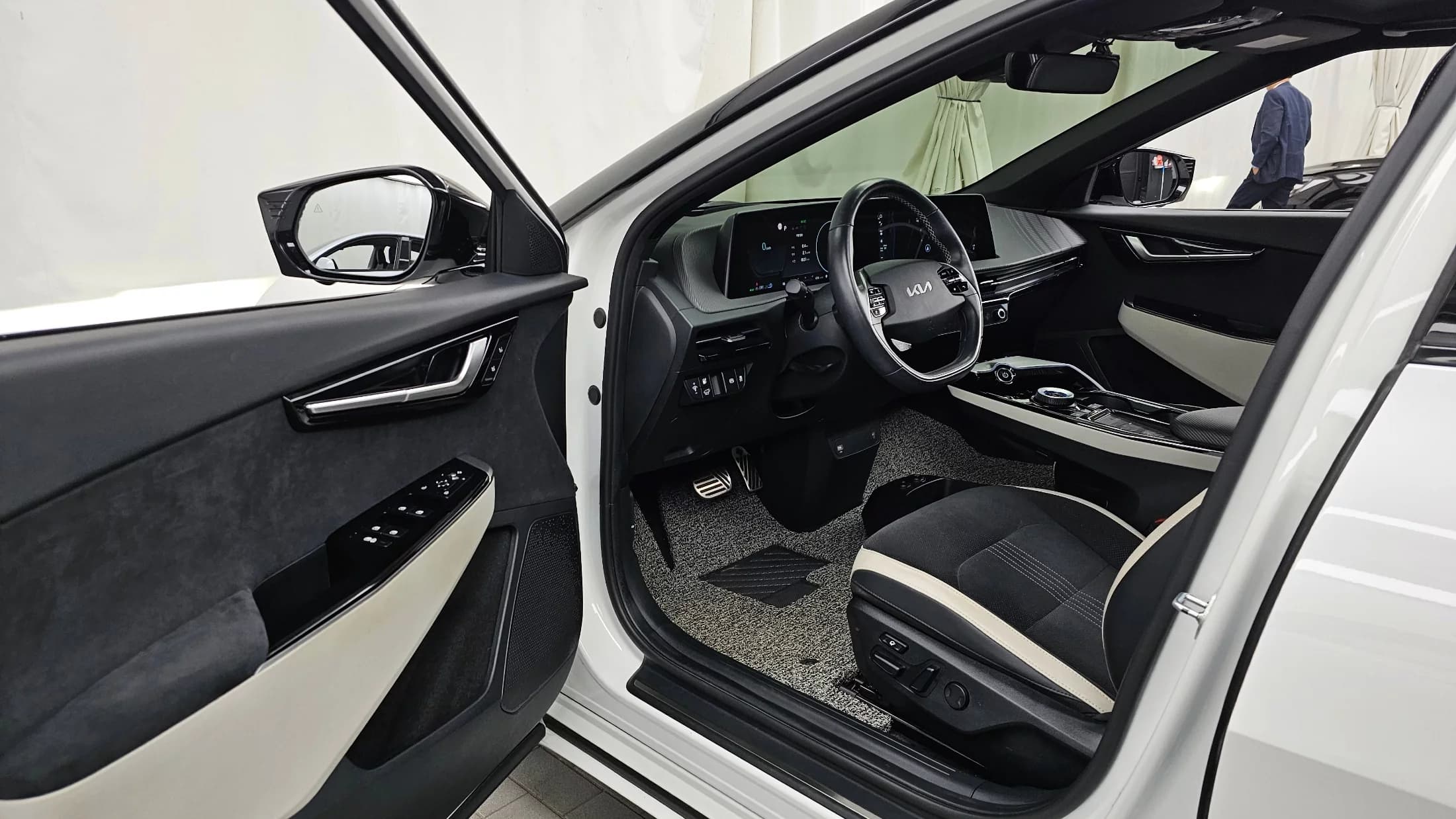 Kia EV6 Long Range GT Line, электромобиль, 2021 г. 81195 км. — фото 10