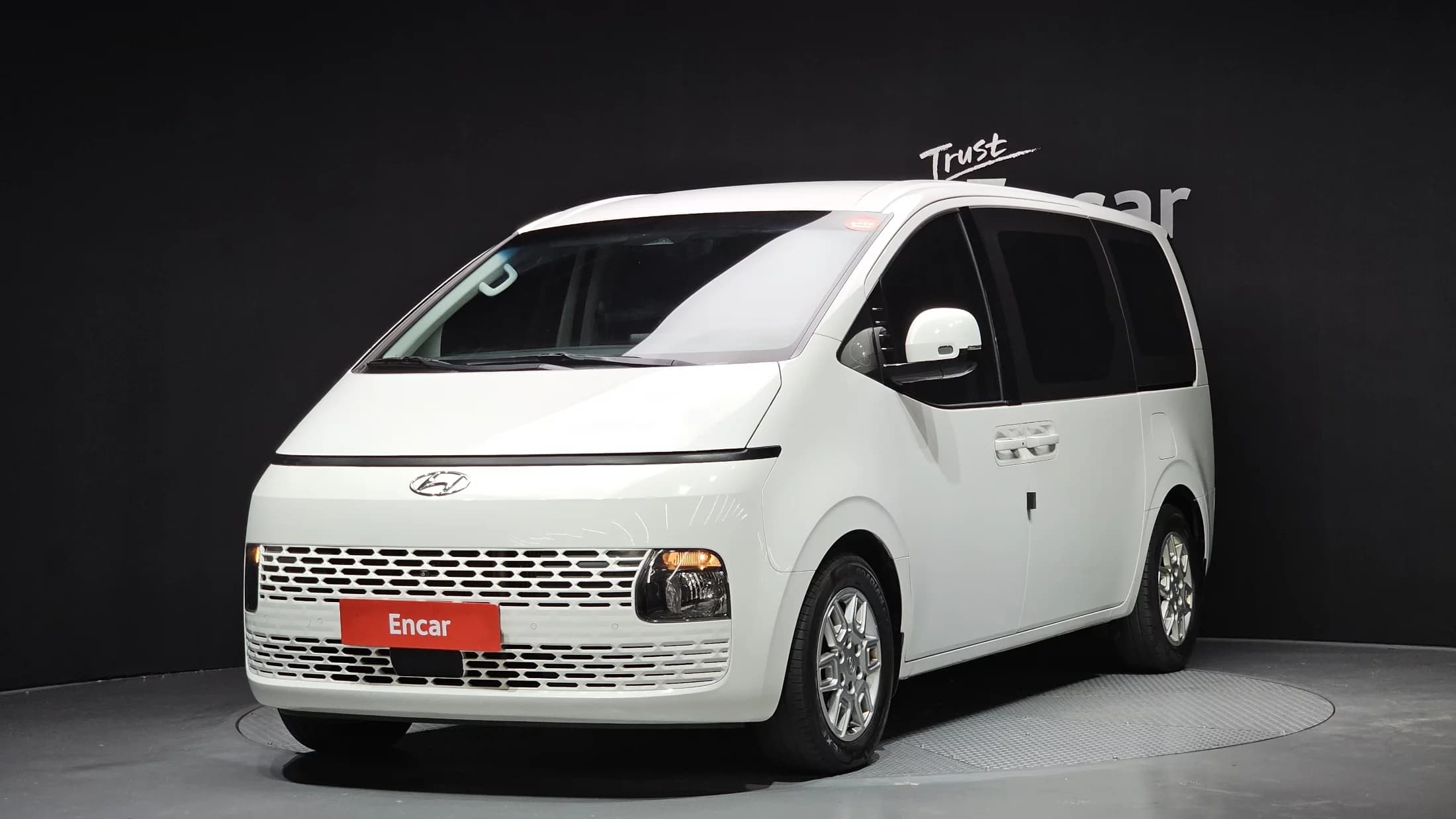 Hyundai Staria 4WD Tourer 9-Seater Modern, 2022 г. 69150 км.