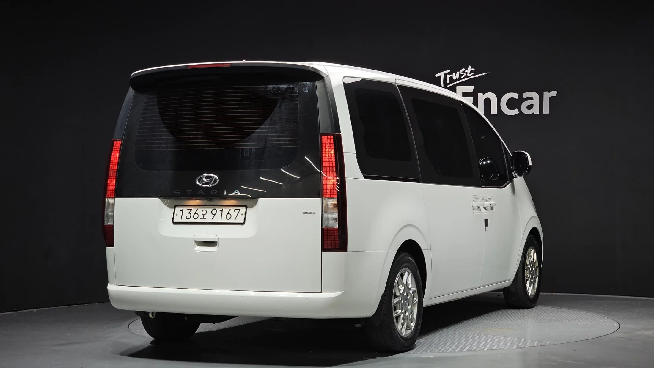 Hyundai Staria 4WD Tourer 9-Seater Modern, 2022 г. 69150 км. — фото 2