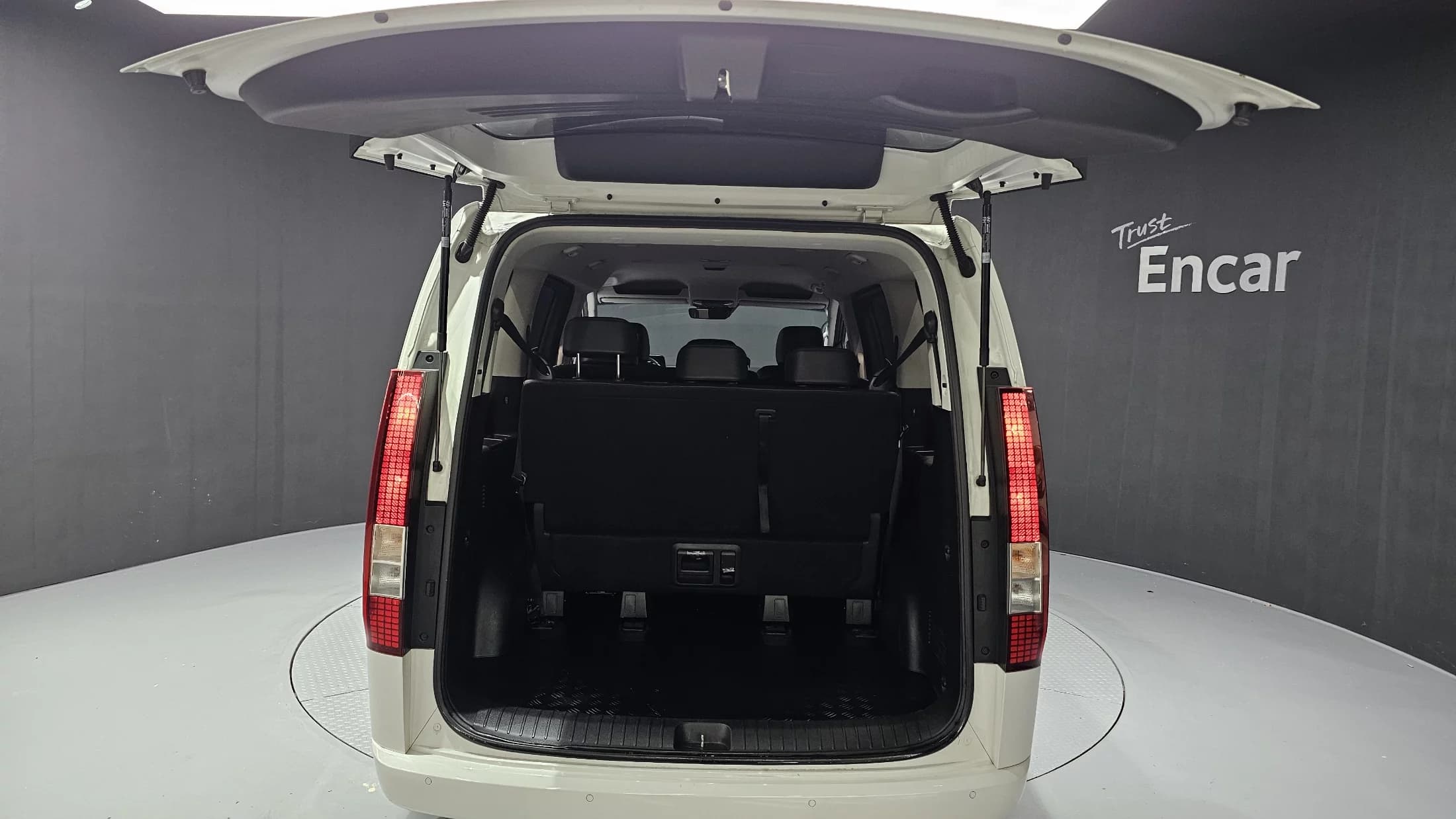 Hyundai Staria 4WD Tourer 9-Seater Modern, 2022 г. 69150 км. — фото 20
