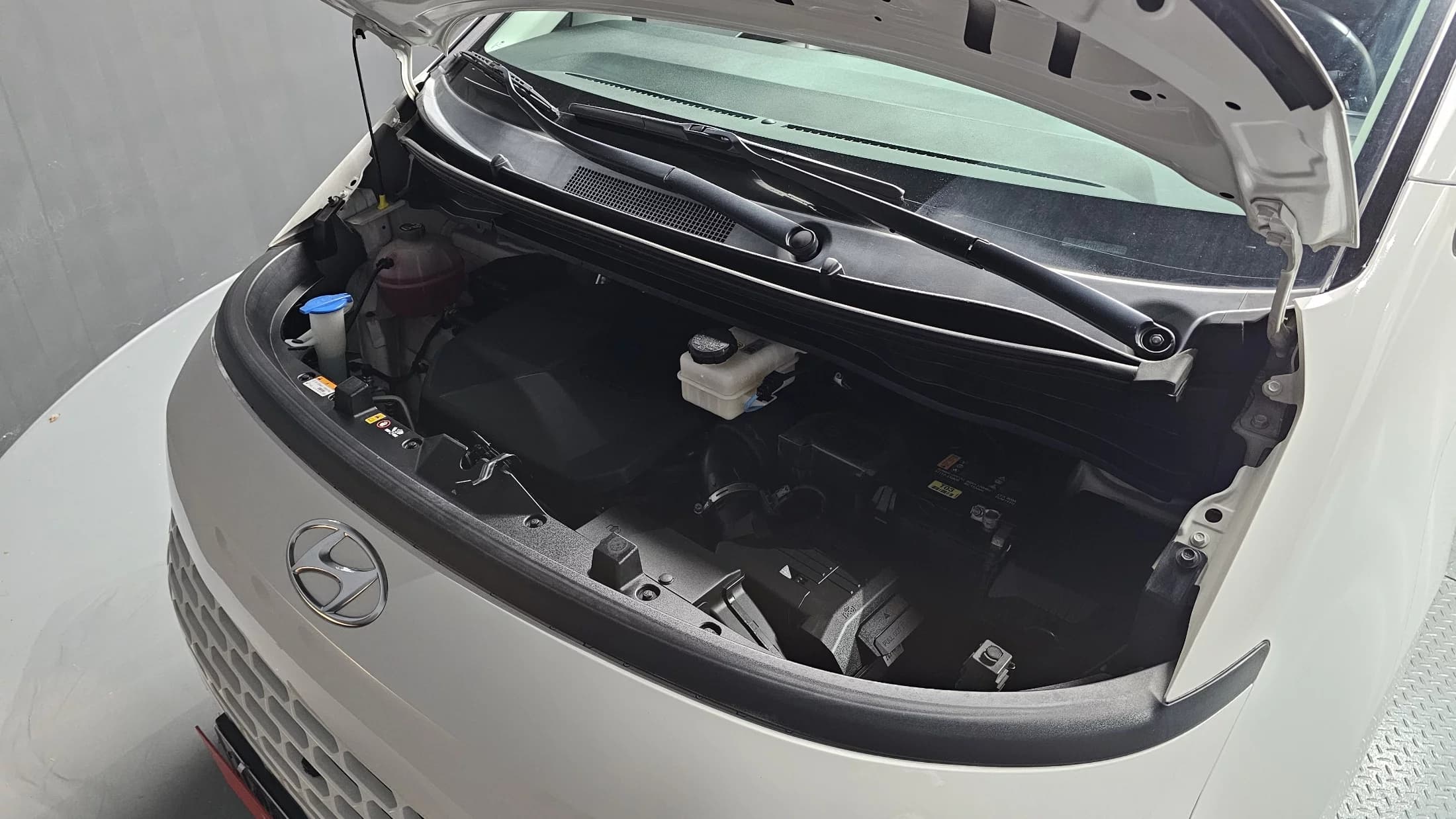 Hyundai Staria 4WD Tourer 9-Seater Modern, 2022 г. 69150 км. — фото 6