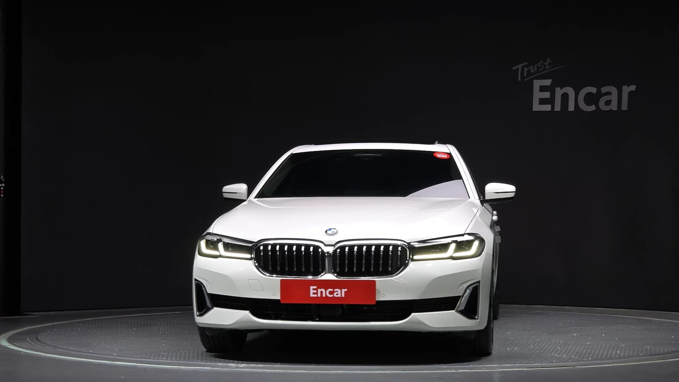 BMW 5-Series 530i xDrive Luxury, 2023 г. 40616 км. — фото 3