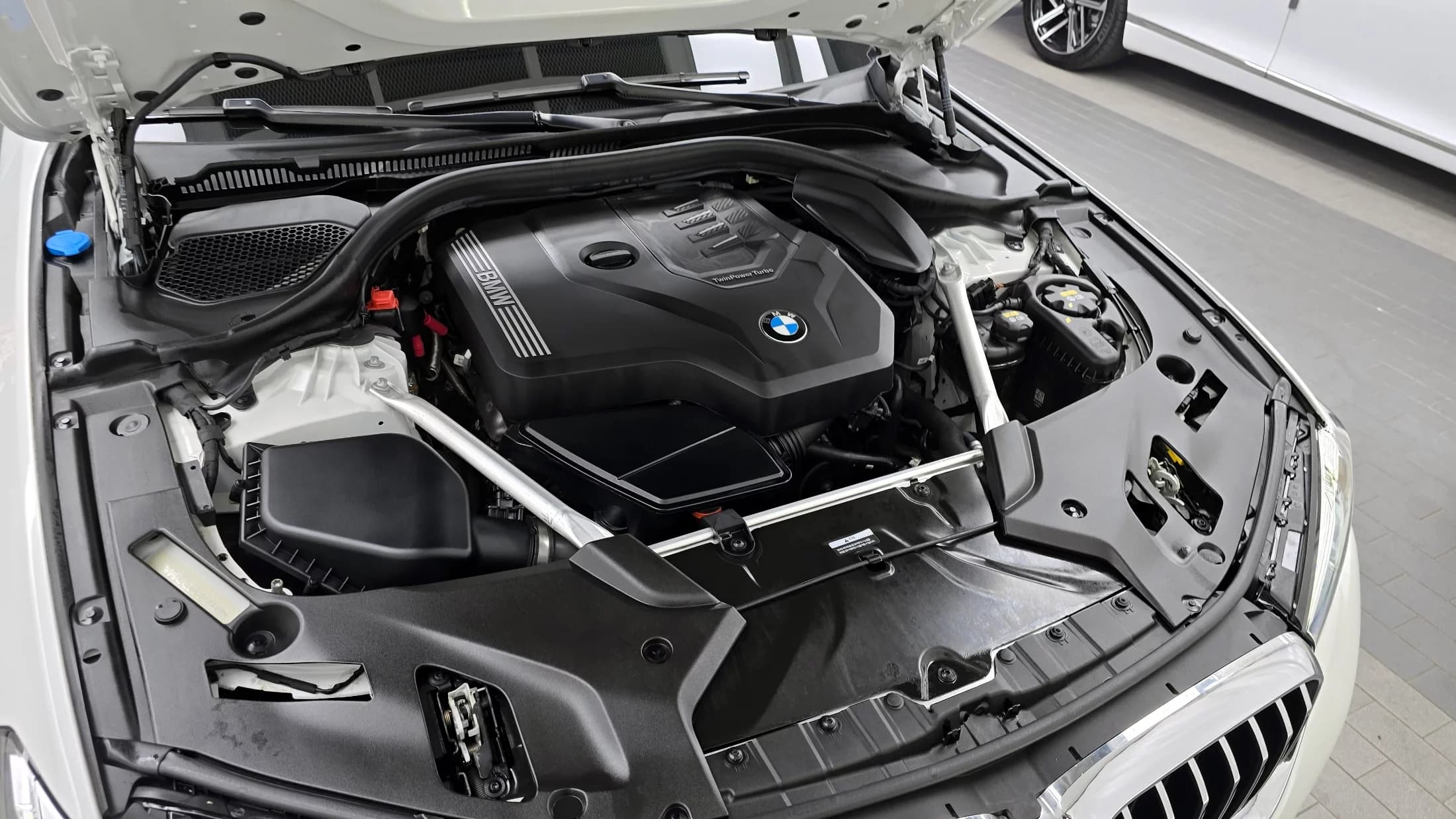 BMW 5-Series 530i xDrive Luxury, 2023 г. 40616 км. — фото 6