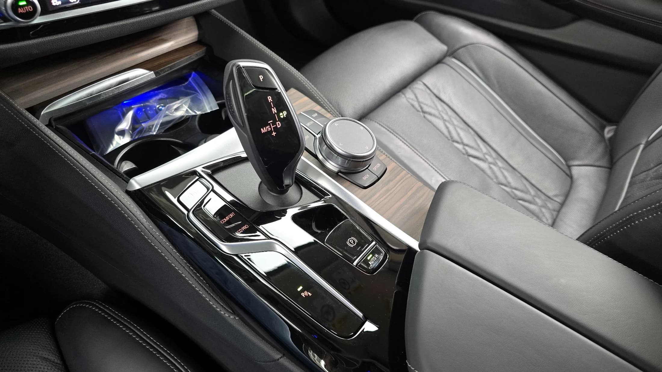 BMW 5-Series 530i xDrive Luxury, 2023 г. 40616 км. — фото 9