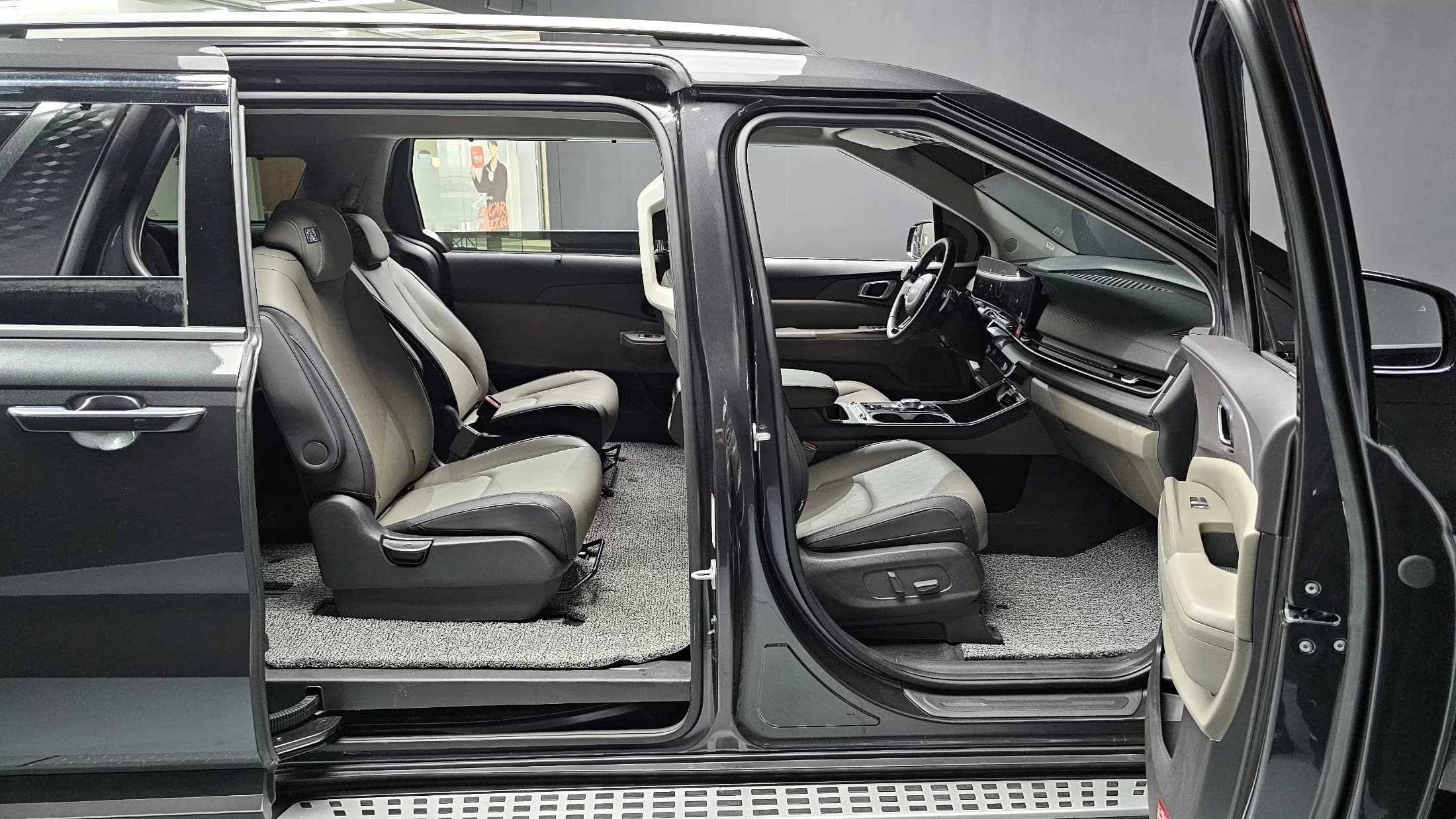 Kia Carnival Gasoline 9-Seater Noblesse, 2024 г. 7531 км. — фото 17
