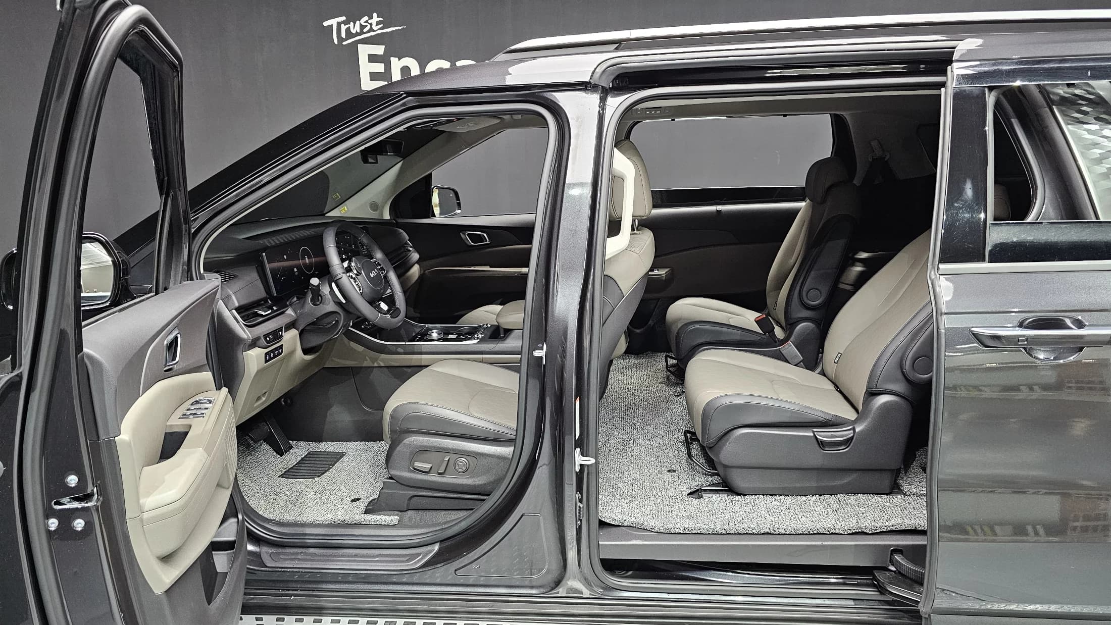 Kia Carnival Gasoline 9-Seater Noblesse, 2024 г. 7531 км. — фото 18