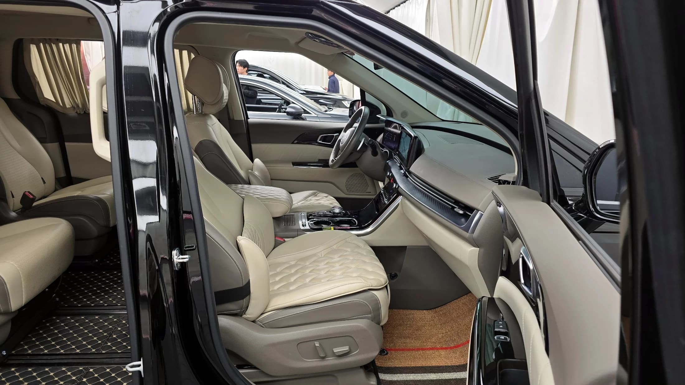 Kia Carnival Gasoline 9-Seater Hi-Limousine Signature, 2022 г. 60201 км. — фото 11