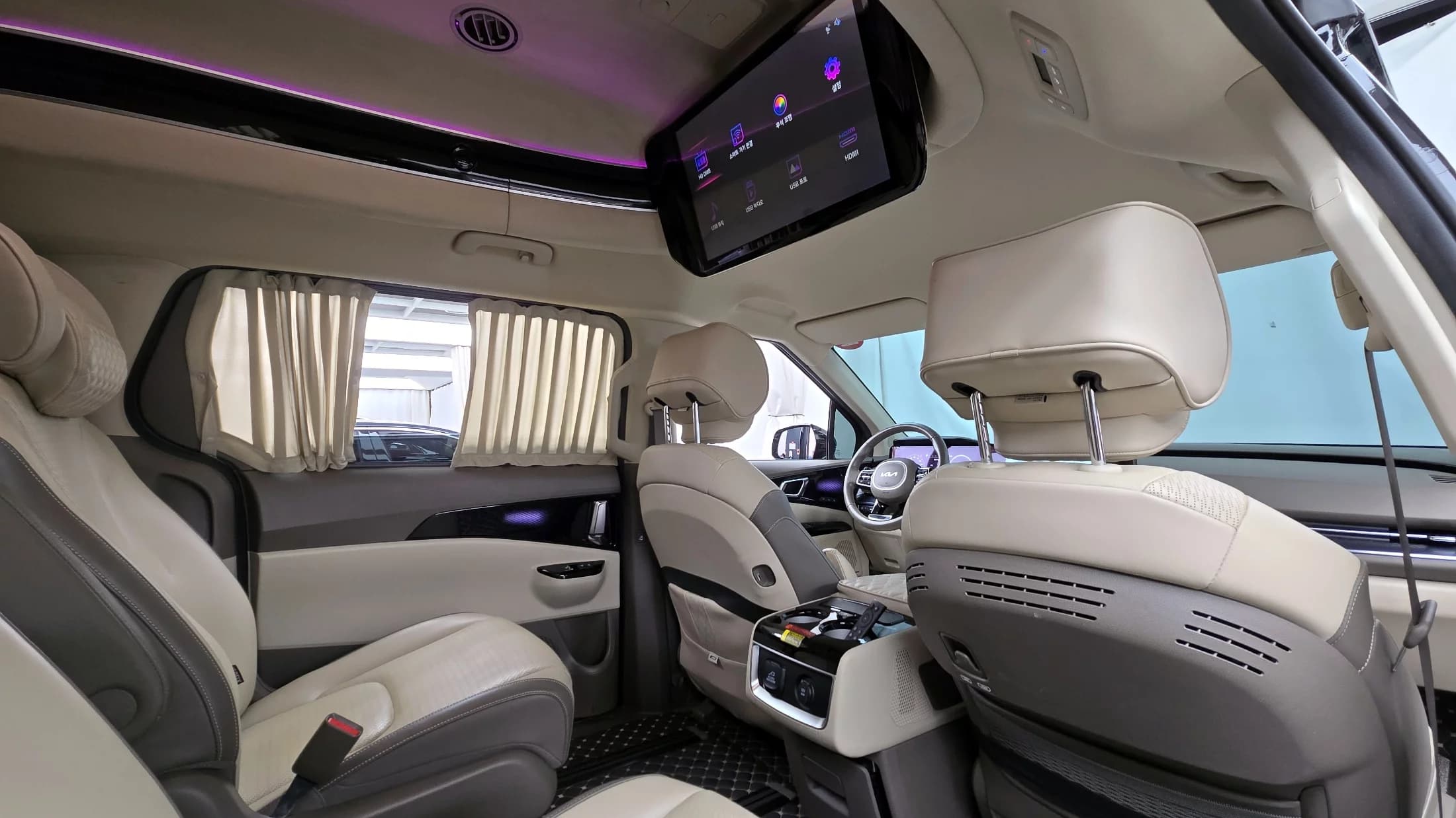 Kia Carnival Gasoline 9-Seater Hi-Limousine Signature, 2022 г. 60201 км. — фото 12