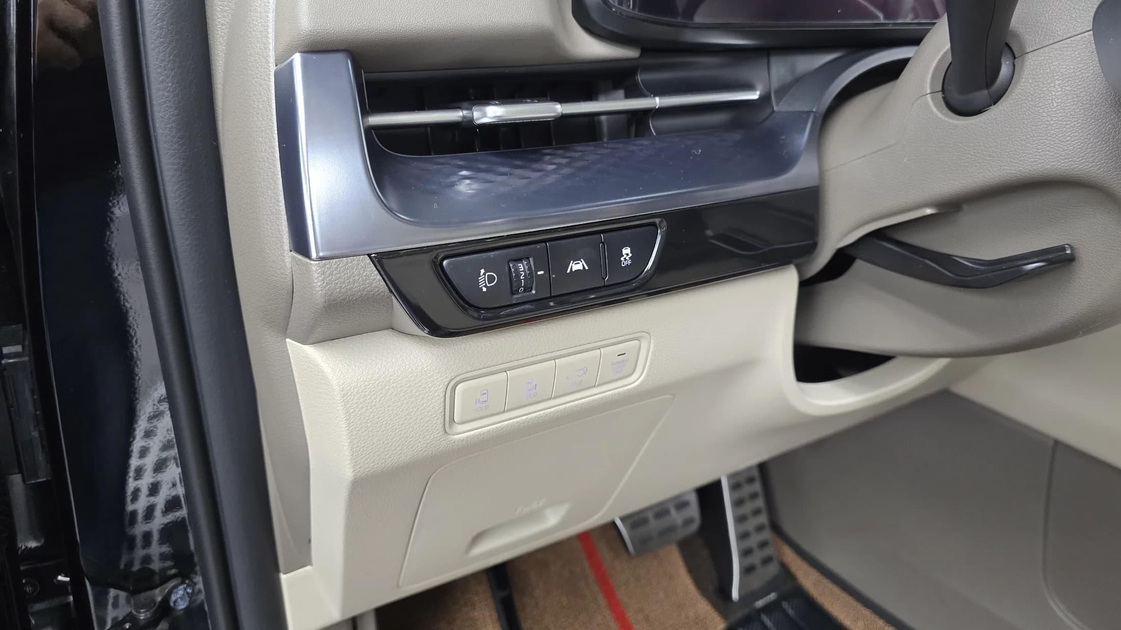 Kia Carnival Gasoline 9-Seater Hi-Limousine Signature, 2022 г. 60201 км. — фото 17