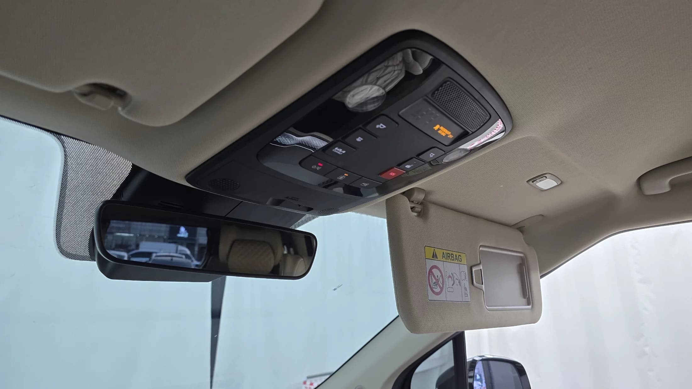 Kia Carnival Gasoline 9-Seater Hi-Limousine Signature, 2022 г. 60201 км. — фото 18