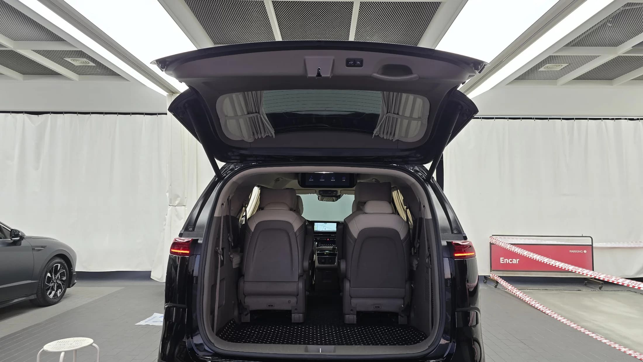 Kia Carnival Gasoline 9-Seater Hi-Limousine Signature, 2022 г. 60201 км. — фото 20