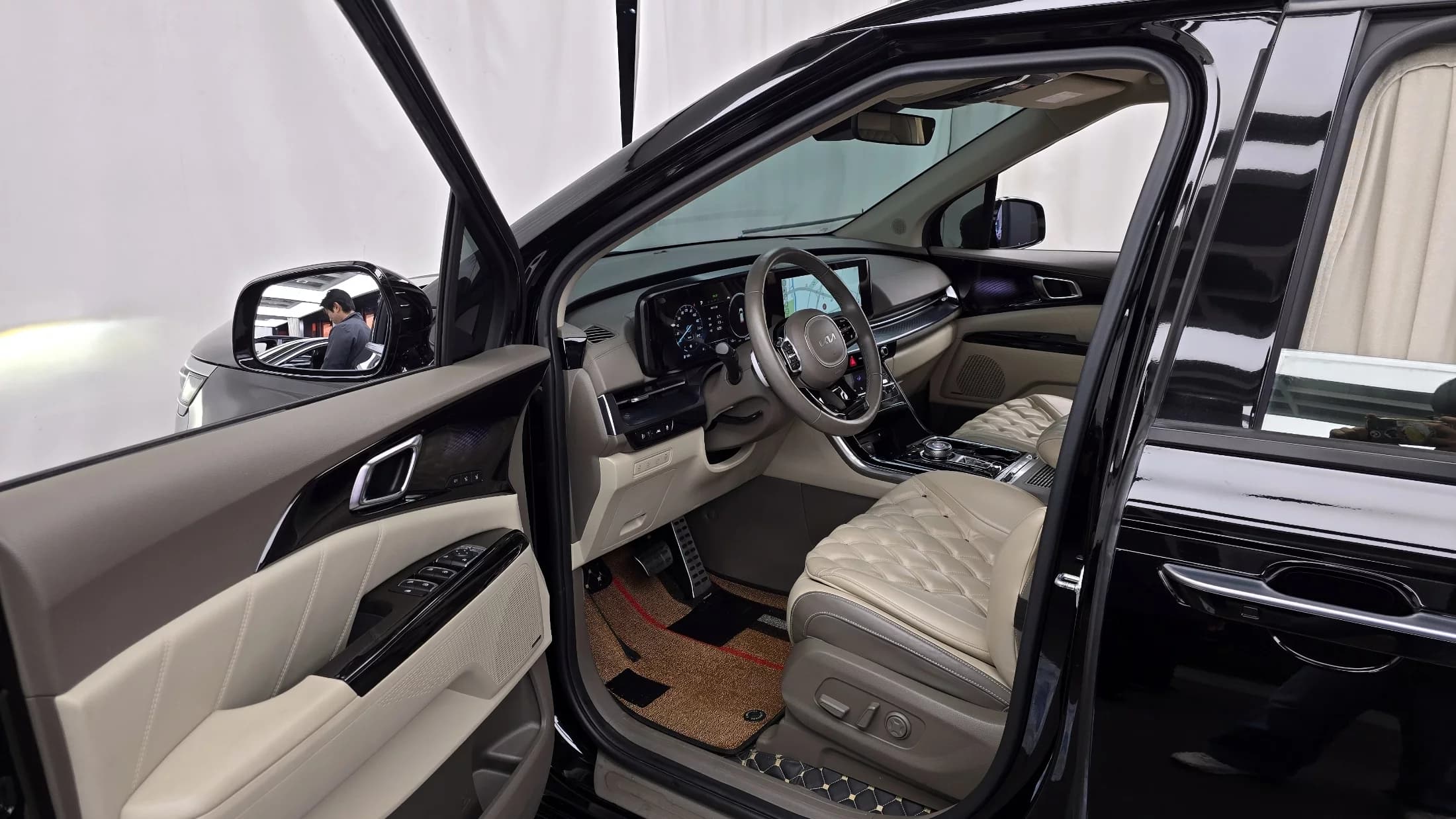 Kia Carnival Gasoline 9-Seater Hi-Limousine Signature, 2022 г. 60201 км. — фото 10