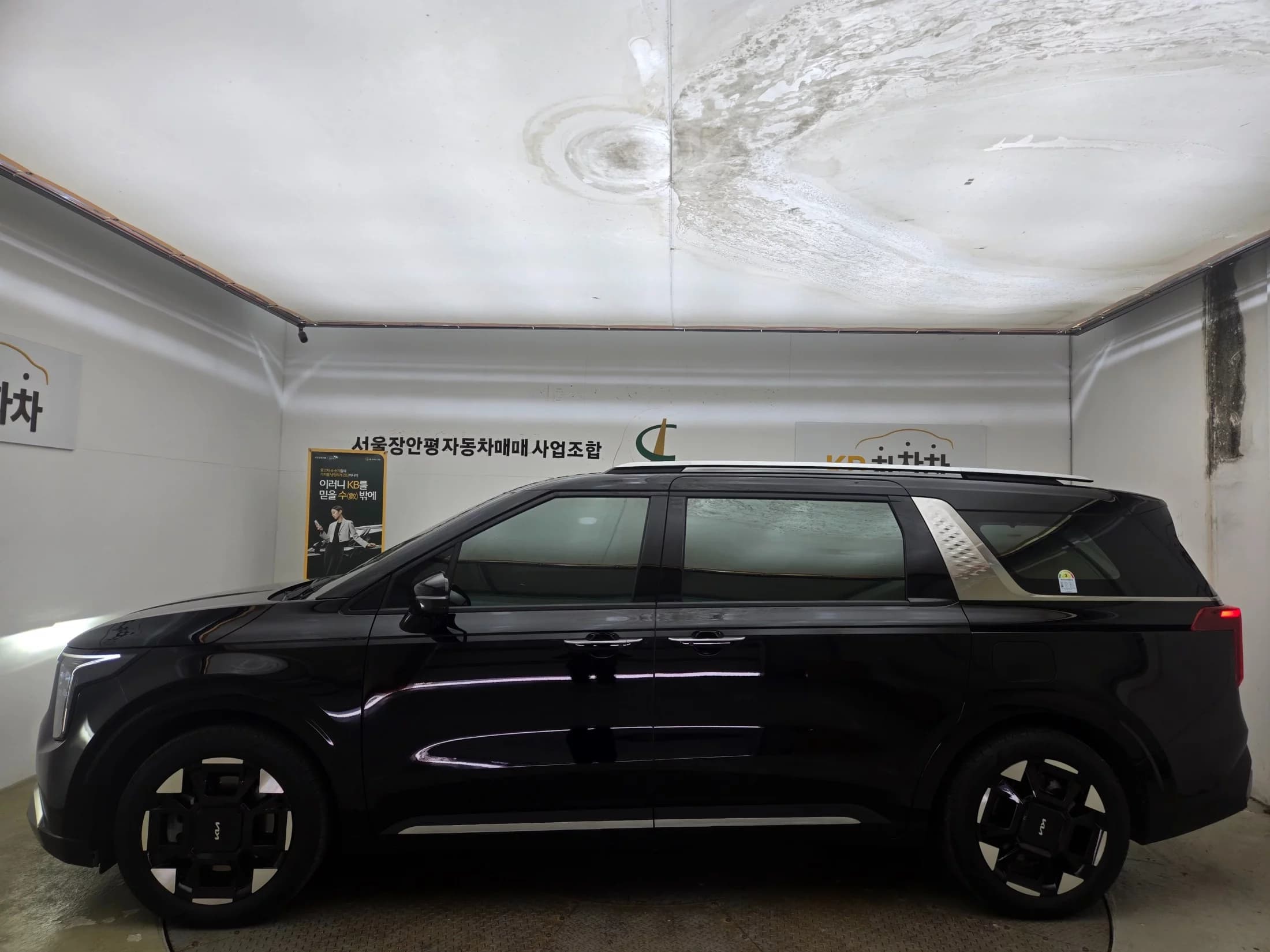 Kia Carnival 9-Seater Noblesse, 2024 г. 35066 км. — фото 2