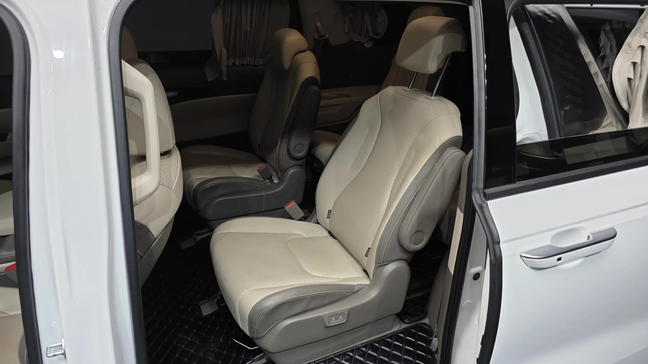 Kia Carnival Gasoline 9-Seater Hi-Limousine Signature, 2022 г. 45635 км. — фото 11