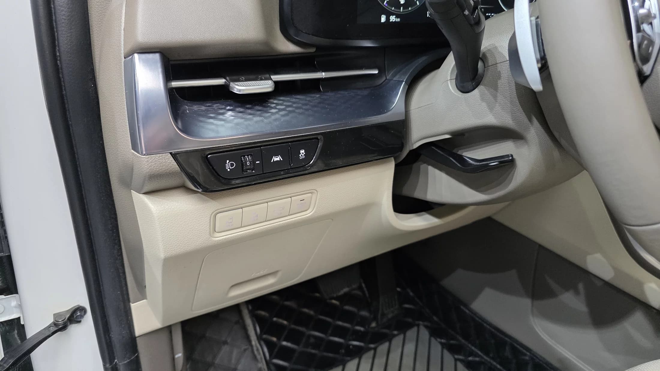 Kia Carnival Gasoline 9-Seater Hi-Limousine Signature, 2022 г. 45635 км. — фото 14