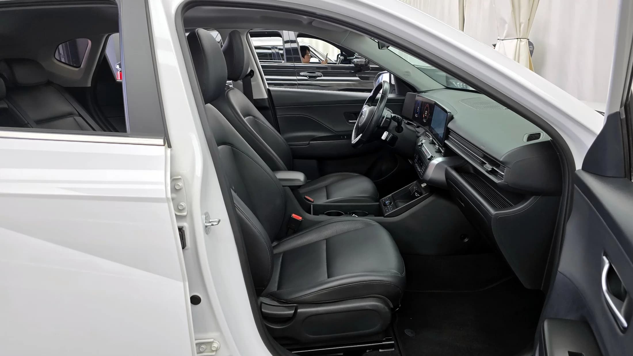 Hyundai Kona Gasoline 1.6 Turbo 2WD Premium, 2023 г. 63705 км. — фото 11