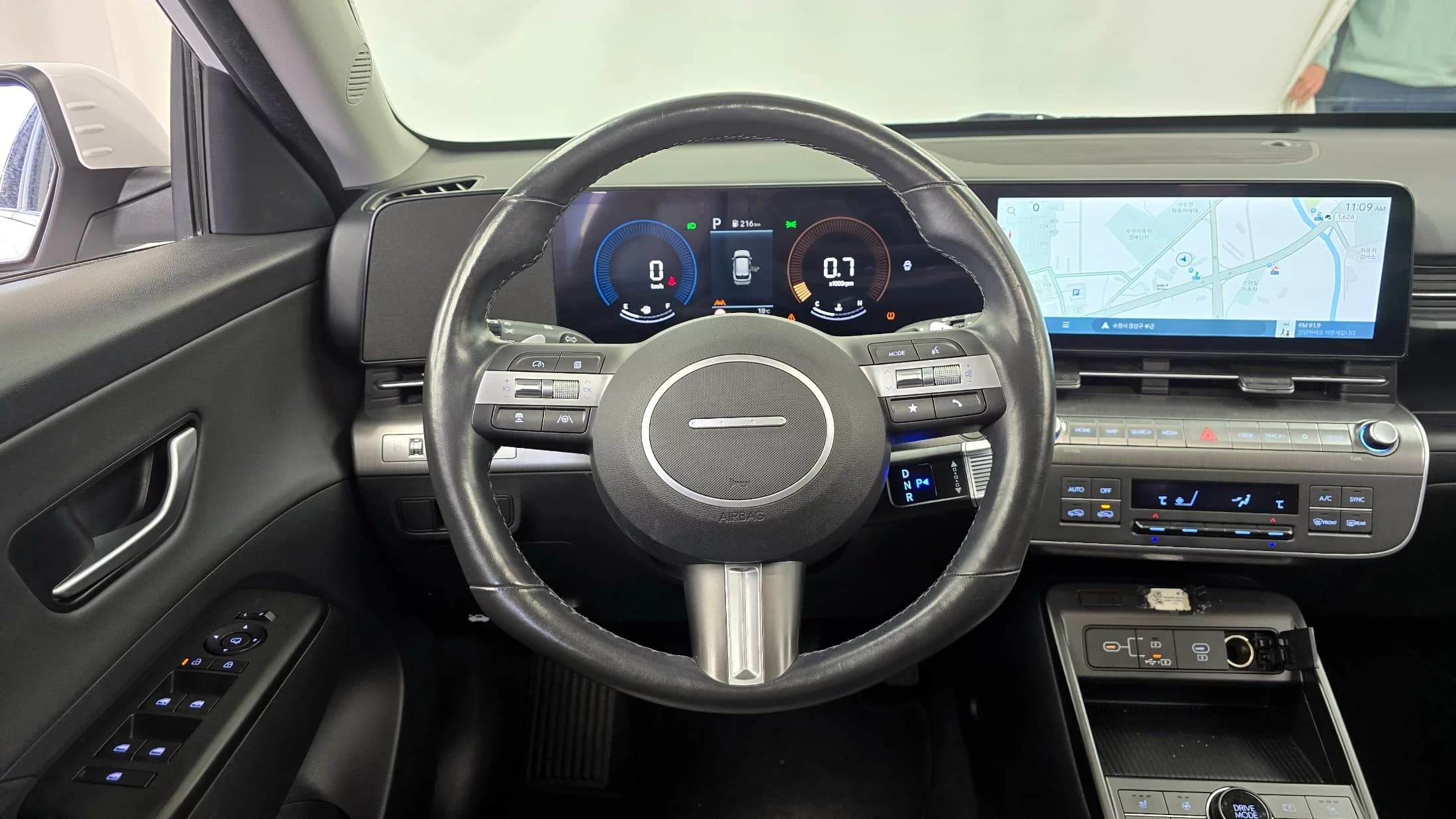 Hyundai Kona Gasoline 1.6 Turbo 2WD Premium, 2023 г. 63705 км. — фото 13