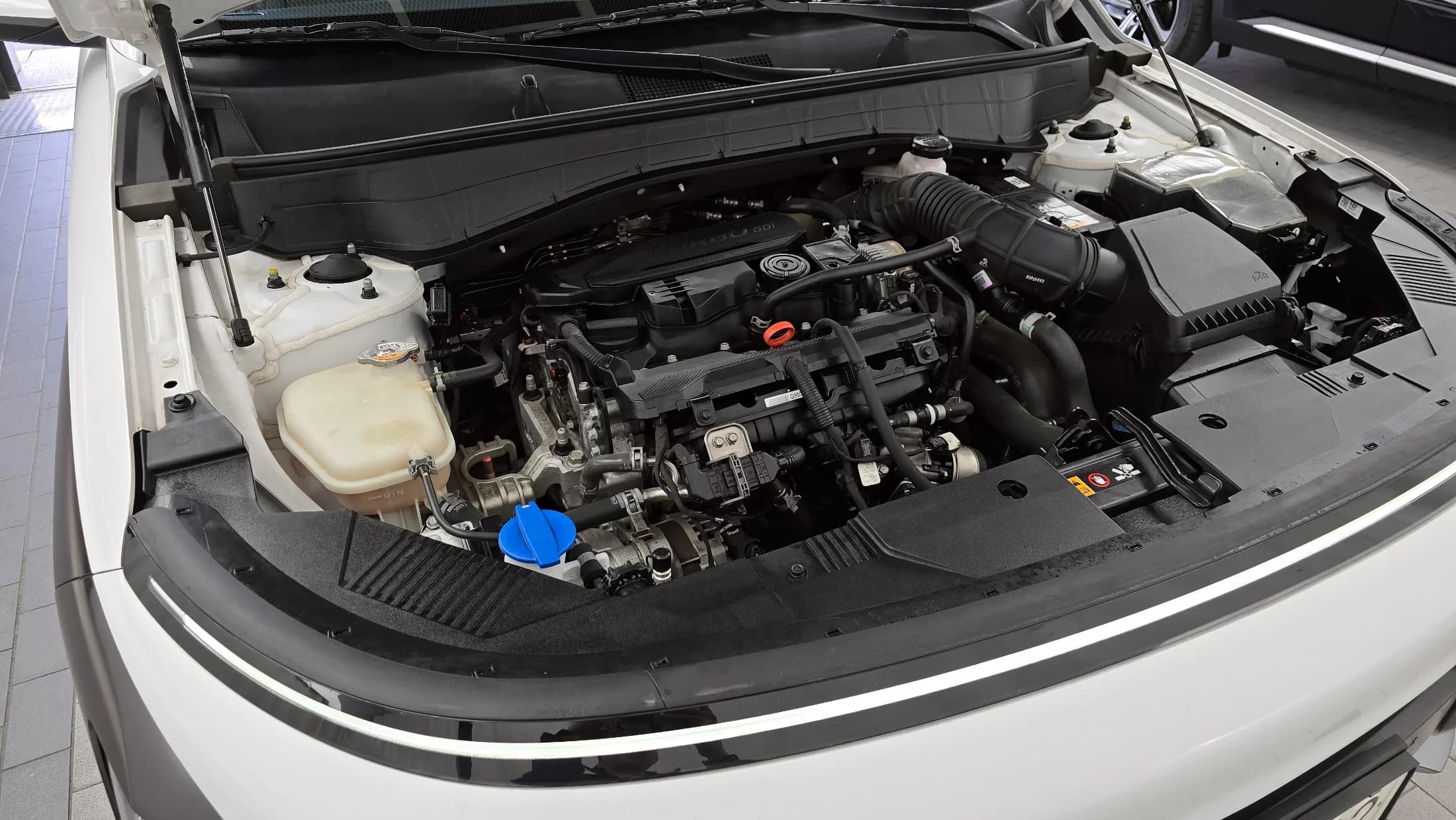 Hyundai Kona Gasoline 1.6 Turbo 2WD Premium, 2023 г. 63705 км. — фото 6