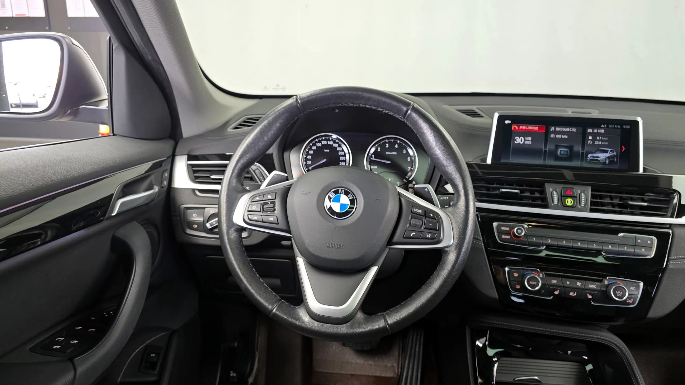 BMW X1 xDrive 20i xLine, 2022 г. 48359 км. — фото 13