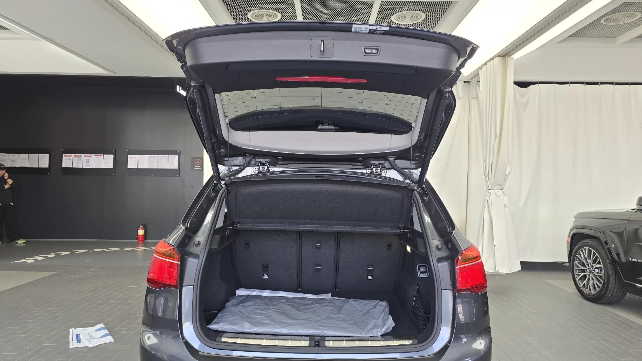 BMW X1 xDrive 20i xLine, 2022 г. 48359 км. — фото 20