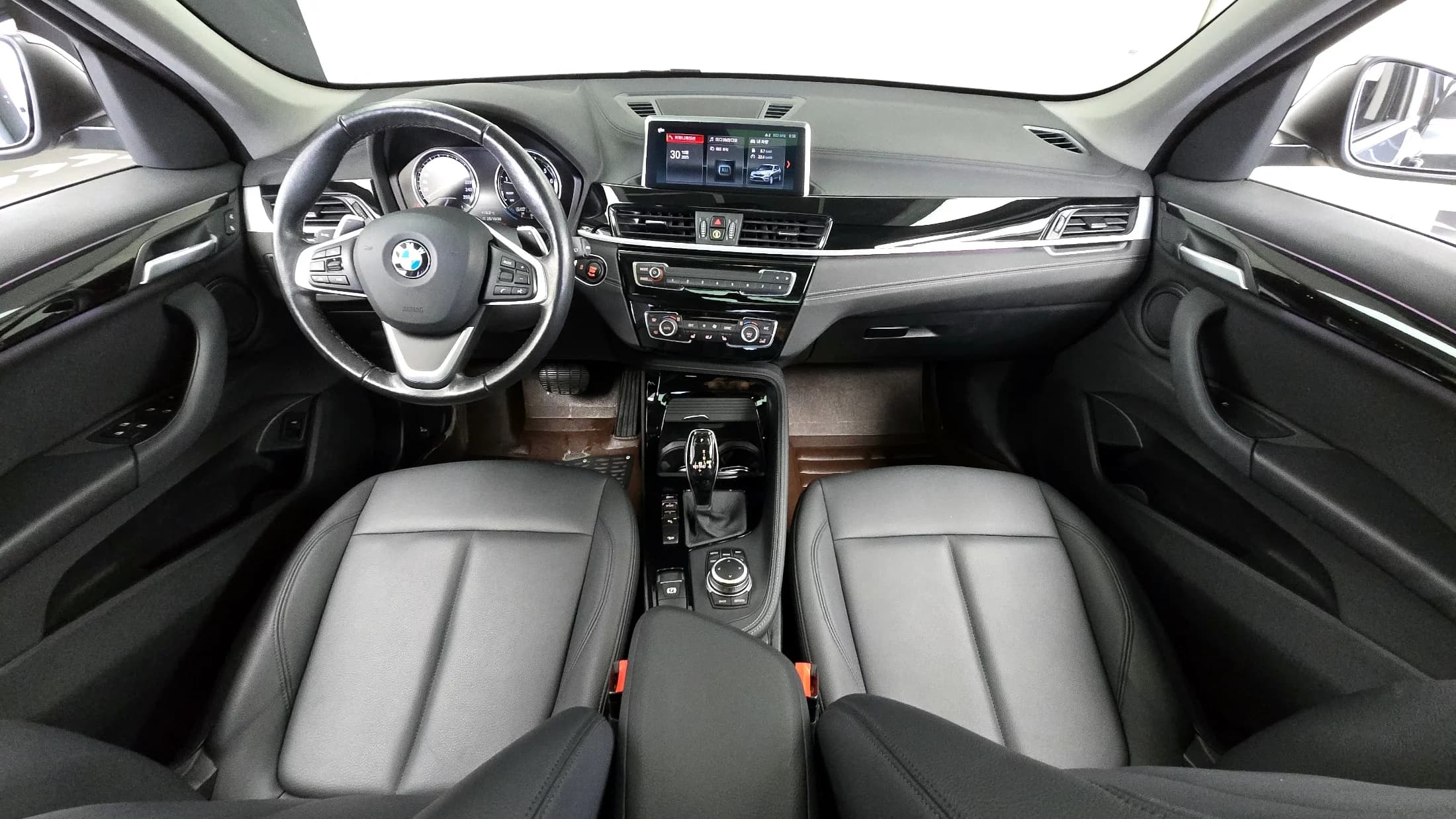BMW X1 xDrive 20i xLine, 2022 г. 48359 км. — фото 7