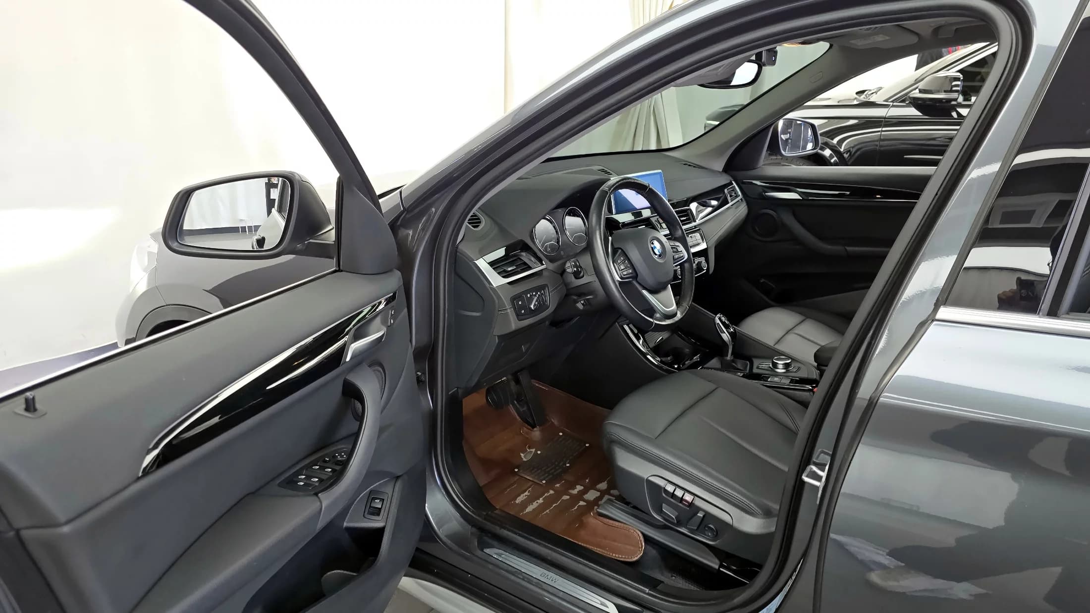 BMW X1 xDrive 20i xLine, 2022 г. 48359 км. — фото 10
