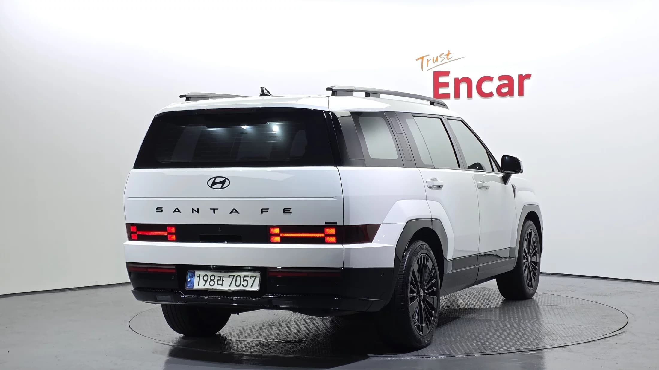 Hyundai Santa Fe HEV 1.6 4WD Calligraphy, гибрид, 2023 г. 35523 км. — фото 2