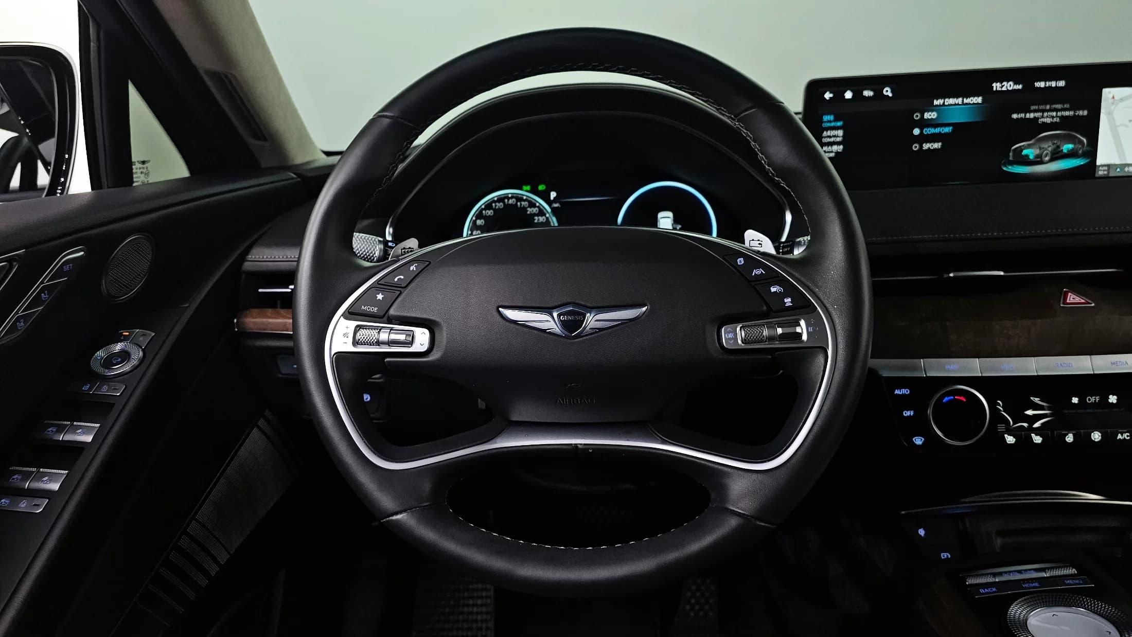 Genesis Electrified G80 e-AWD, электромобиль, 2021 г. 51752 км. — фото 13